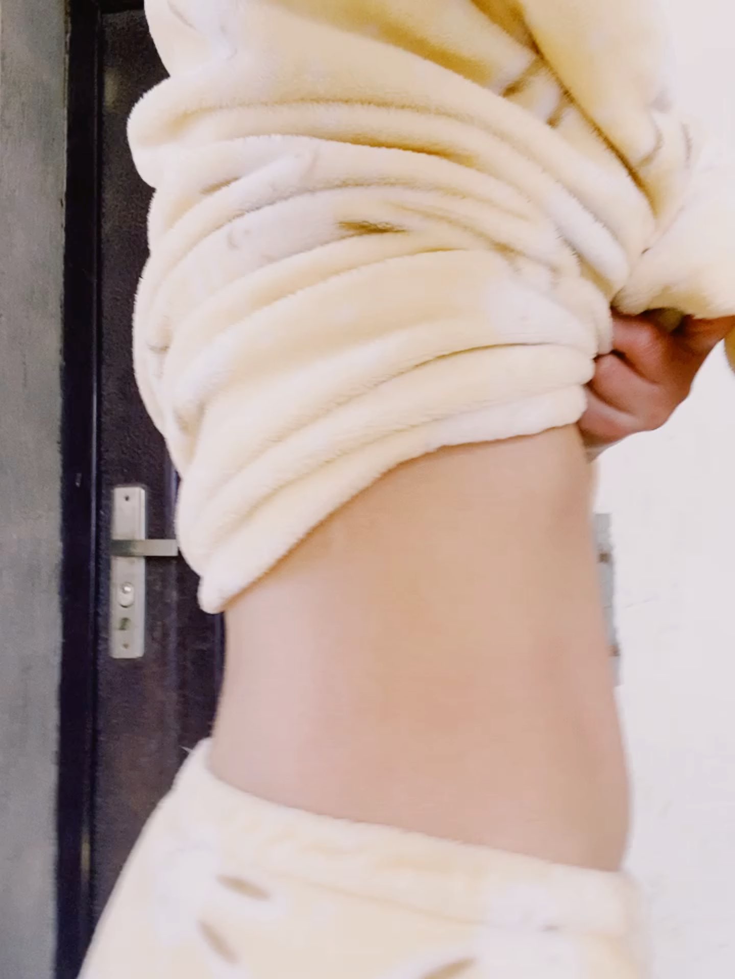 看看自己的肥肚腩,今天开始每天用照片记录一下 ,看看以后的每一天会