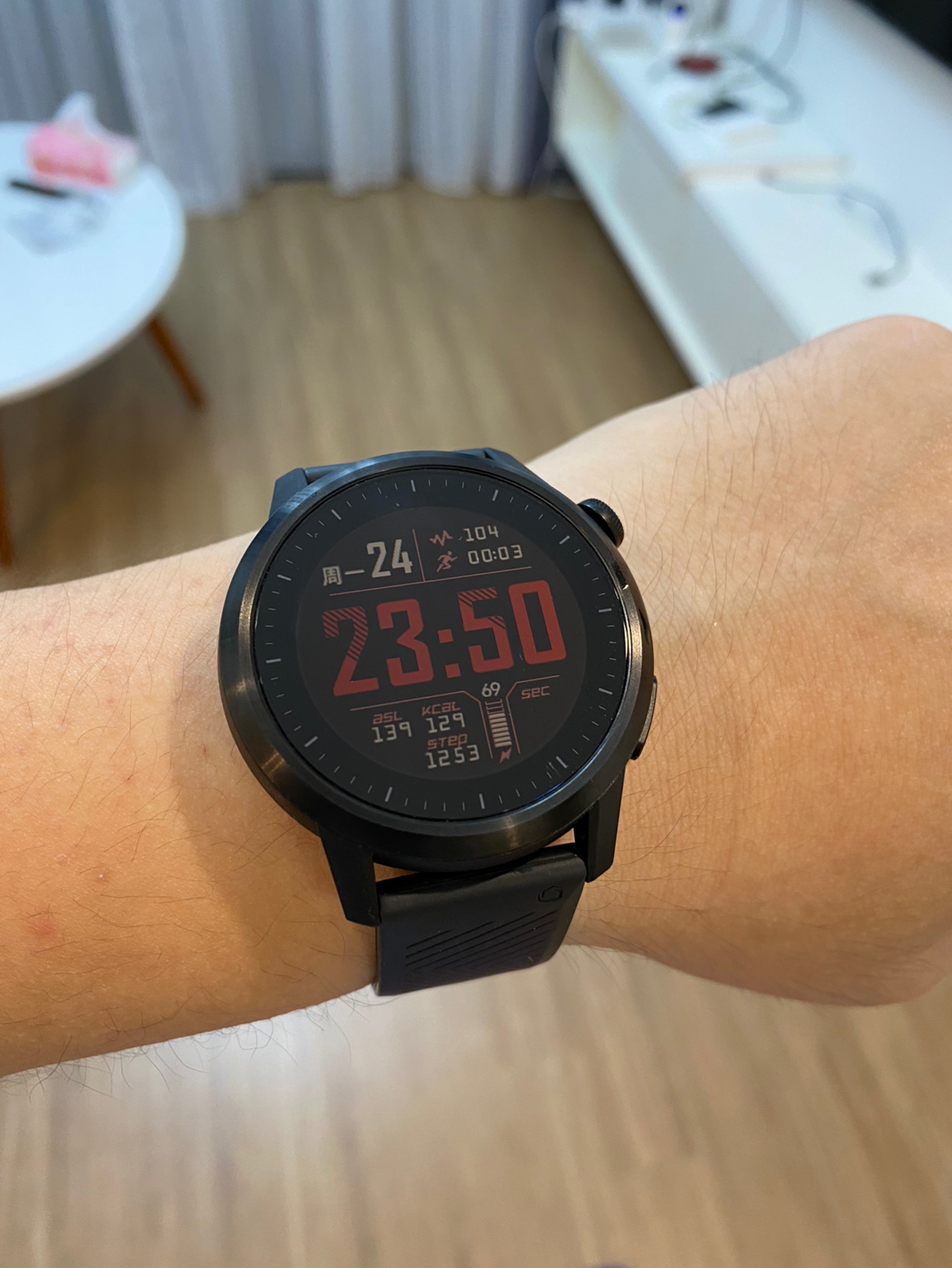 高驰apex用了半年了,续航,gps都不错,唯独在低心率区间心率读取很不