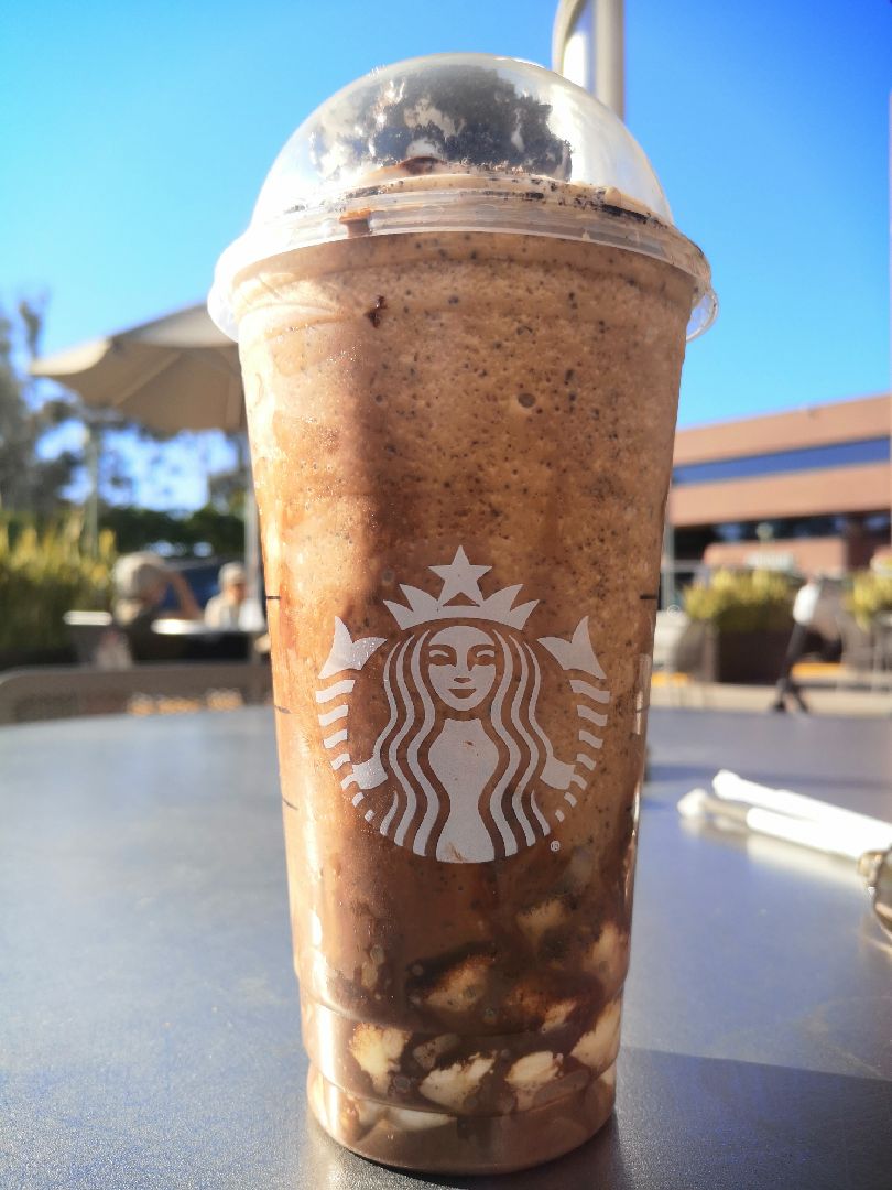 星巴克 mocha cookie crumble frappuccino超大杯 高热量炸弹 耐不住