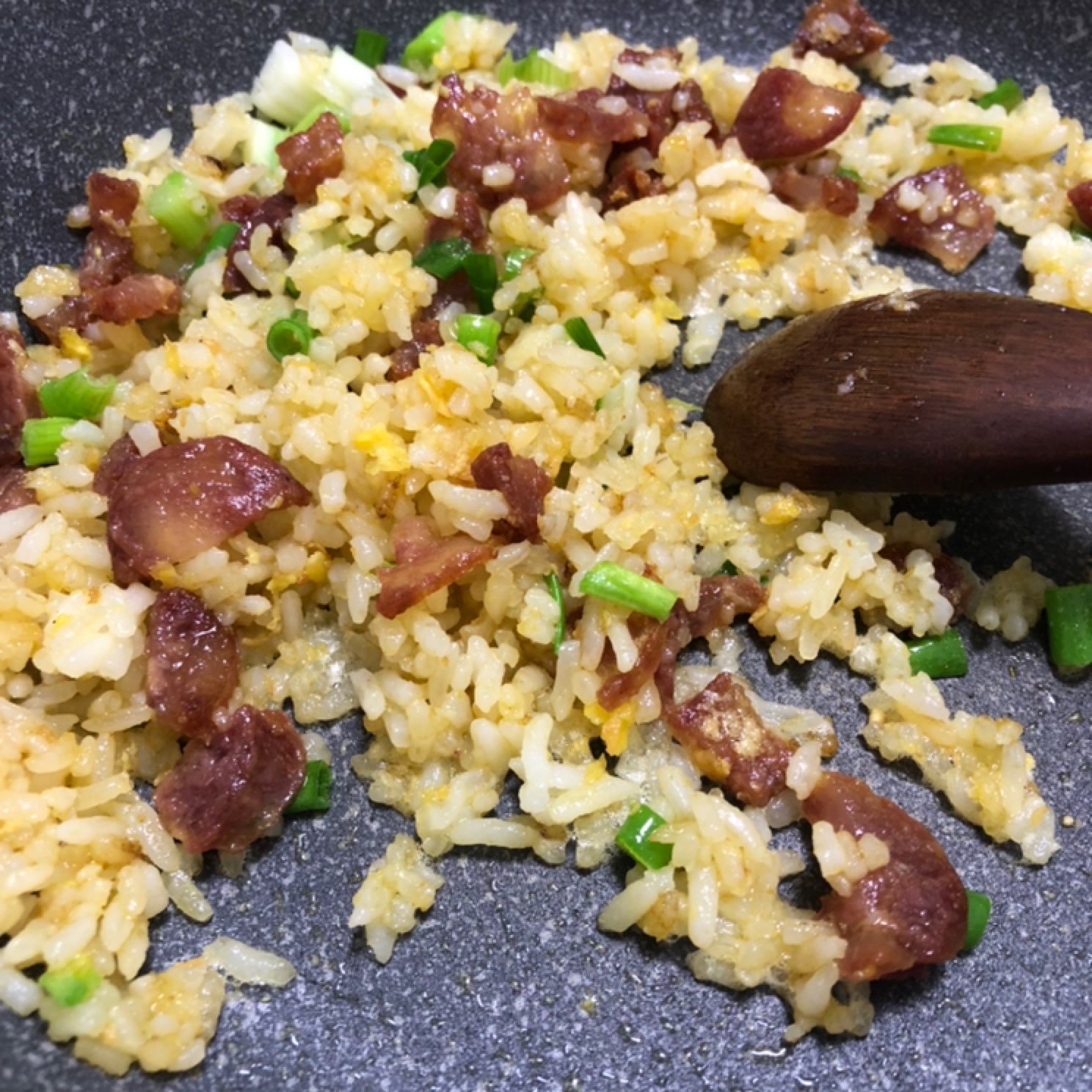 腊肠炒饭