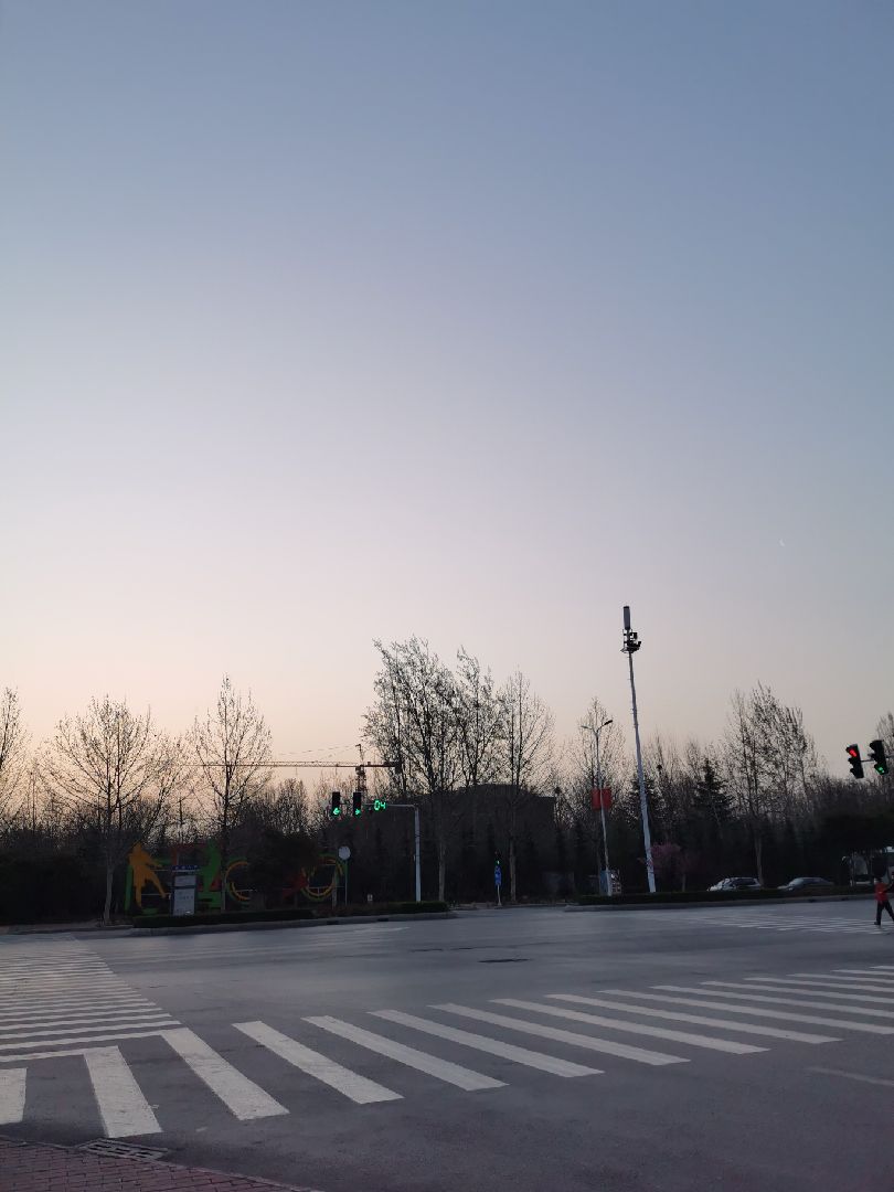 早上六点起来晨跑,对跑步绝对是真爱,跑完了,天也亮了,又要开启新一天