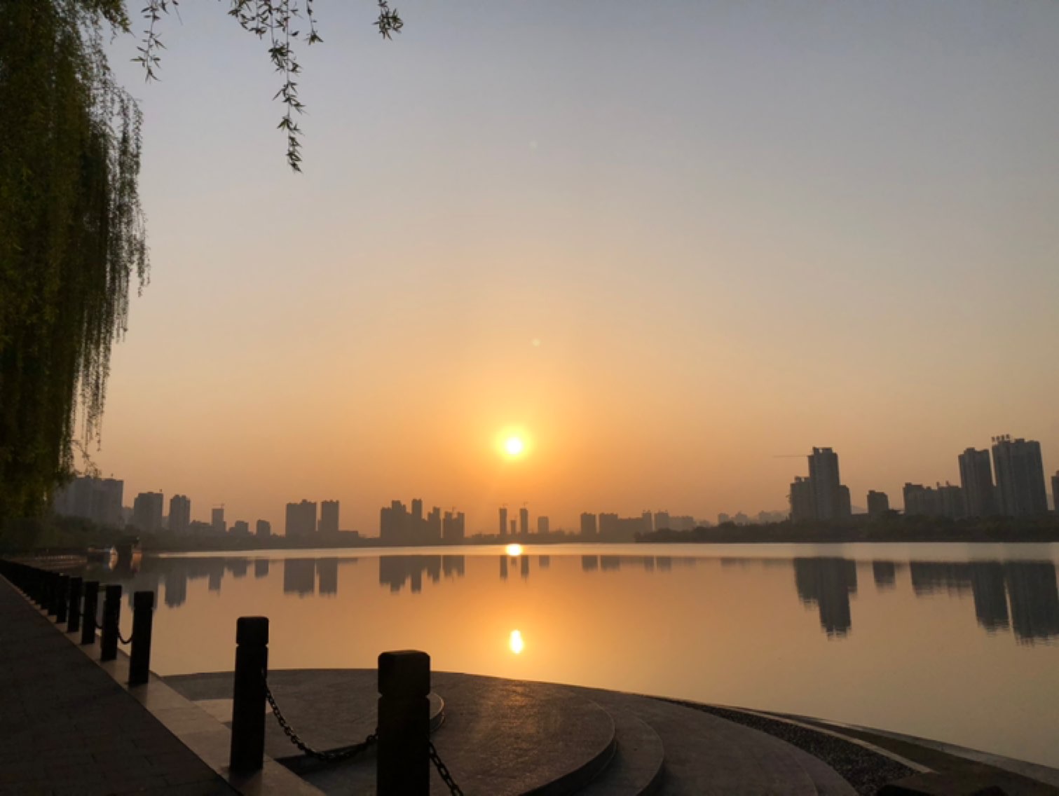 今天早上下雨沒出門分享一下昨天早晨的太陽 nb580太適合綜訓了繼續