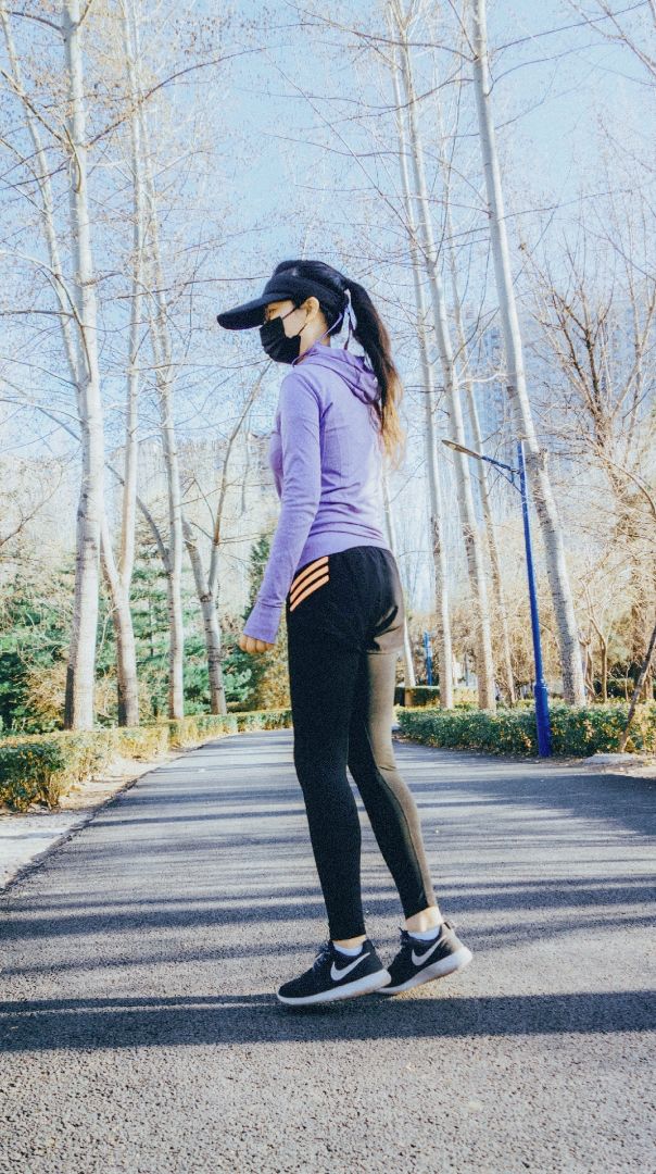 一个半月,感觉肚子和大腿紧致明显,但体重一点不降,太崩溃了.