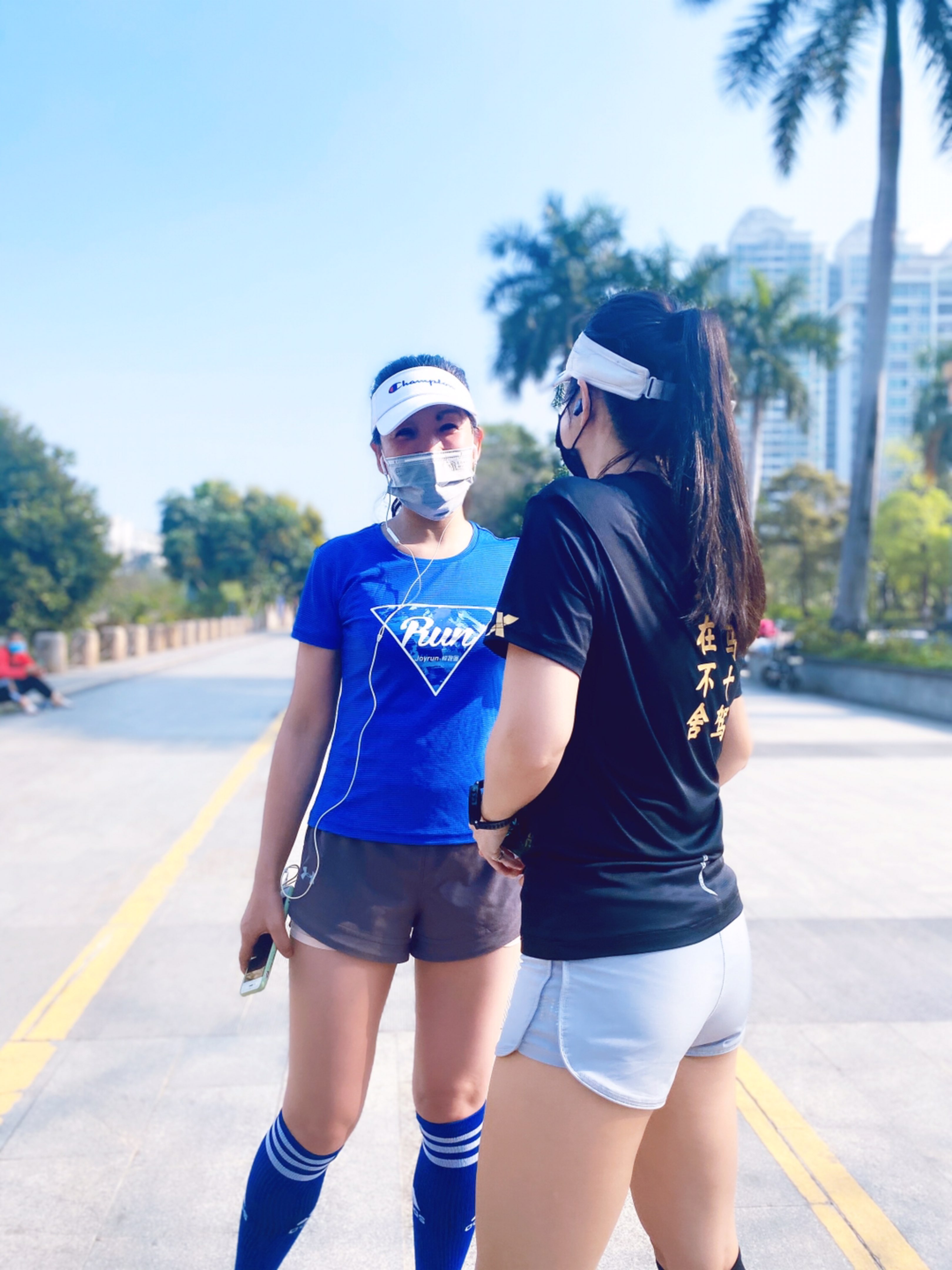 运动自律# 跑步开心的就是～～约上好知己一起跑完步还可以臭美一下