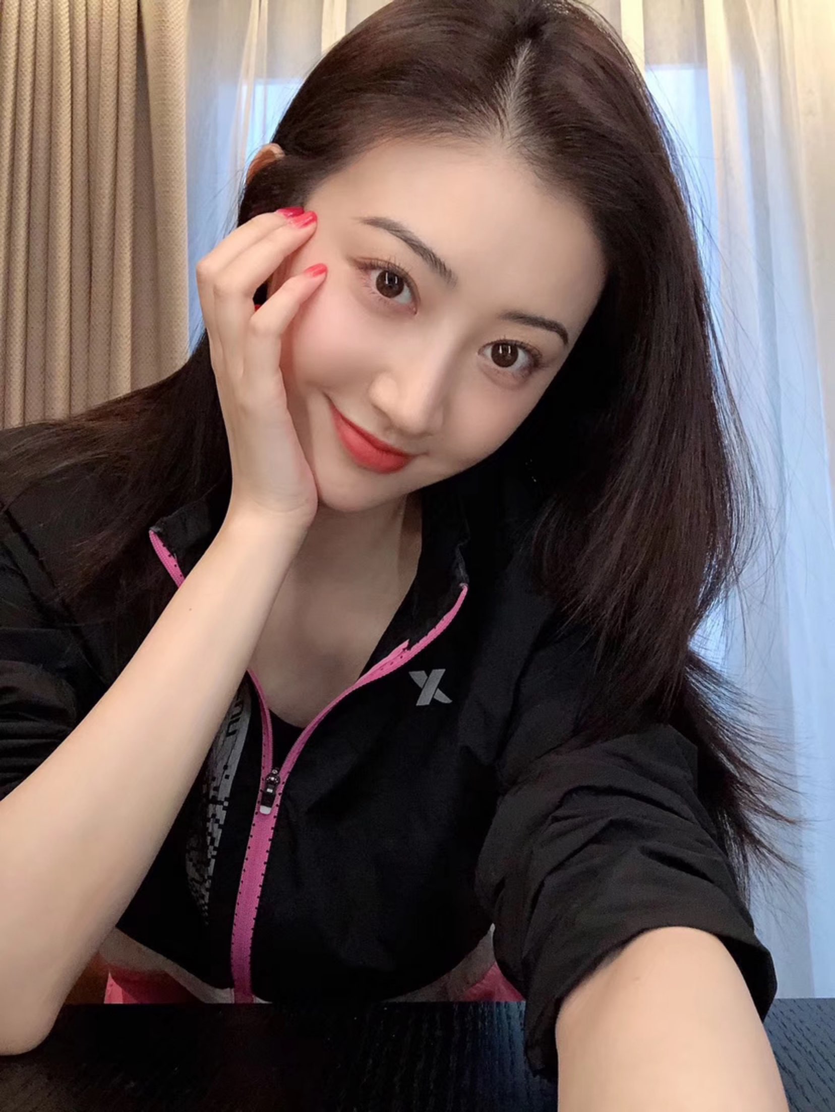 "甜"力十足之特步荷兰屋联名款,和女神景甜一起修炼吧!