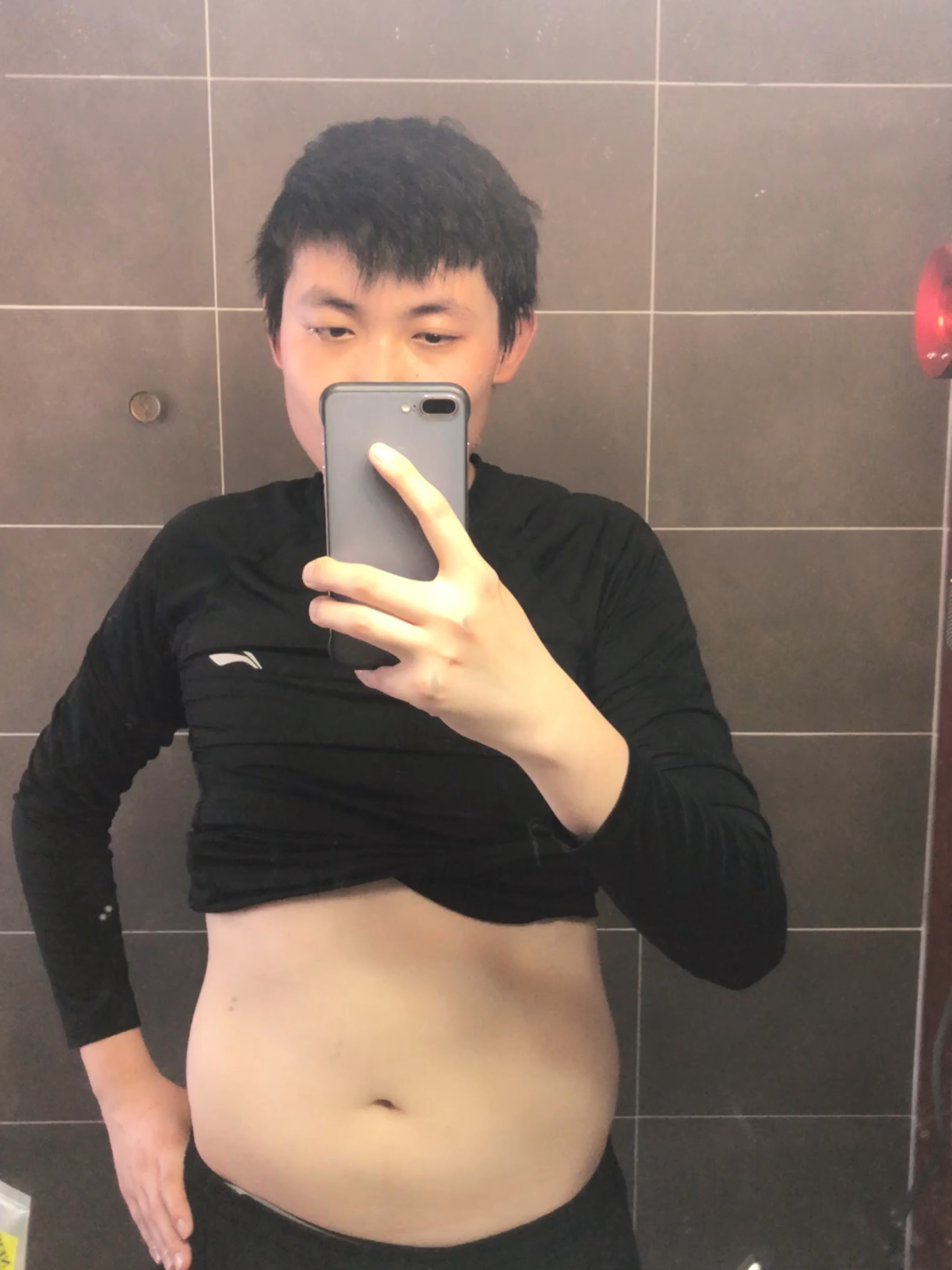 健身进展 训练 左侧髂腰肌拉伸 1x20" 右侧髂腰肌拉伸 1x20" 腹肌激活