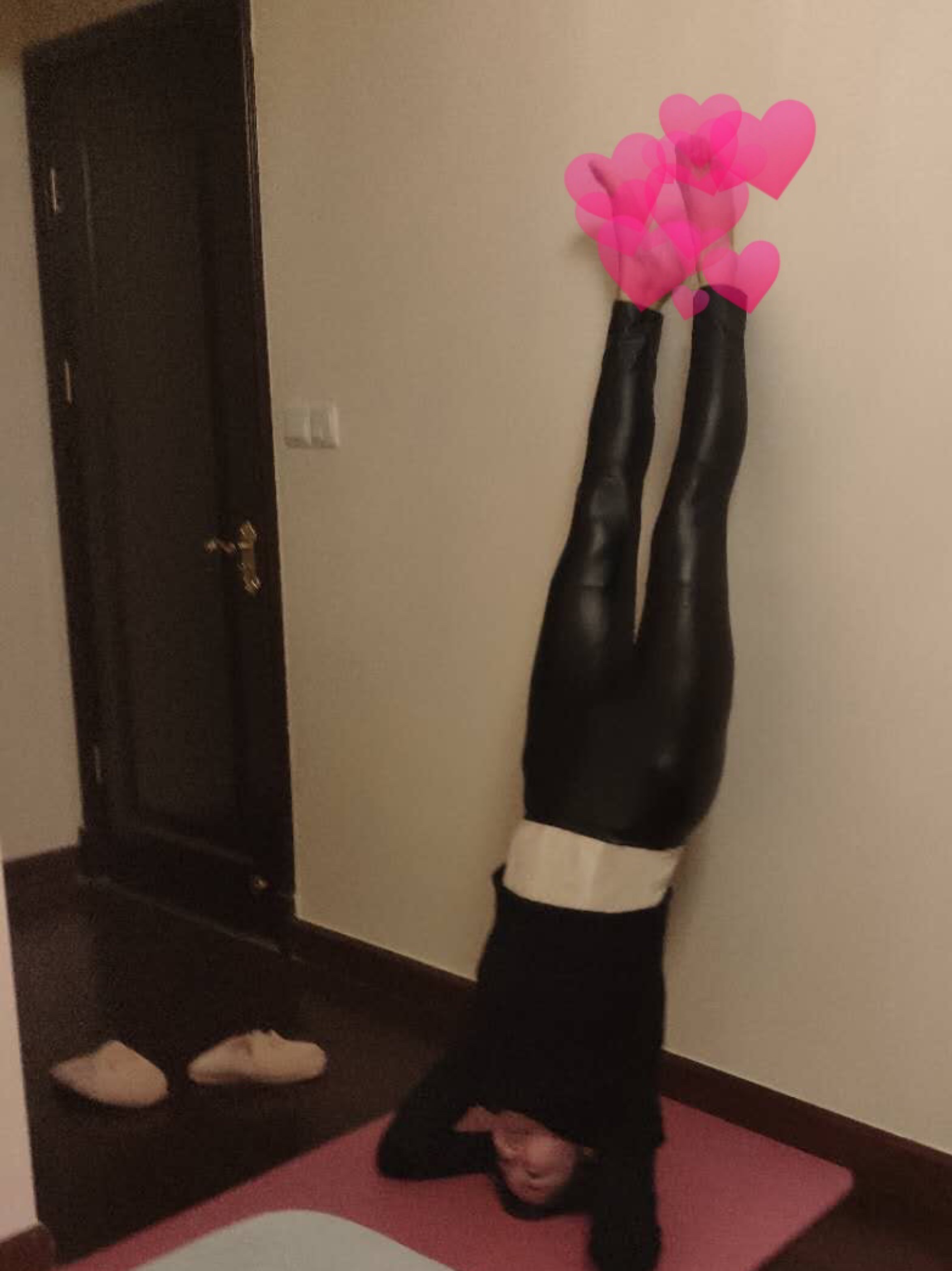 晚上练习一下睡觉 每天坚持头倒立 让你皮肤充血 越来越年轻