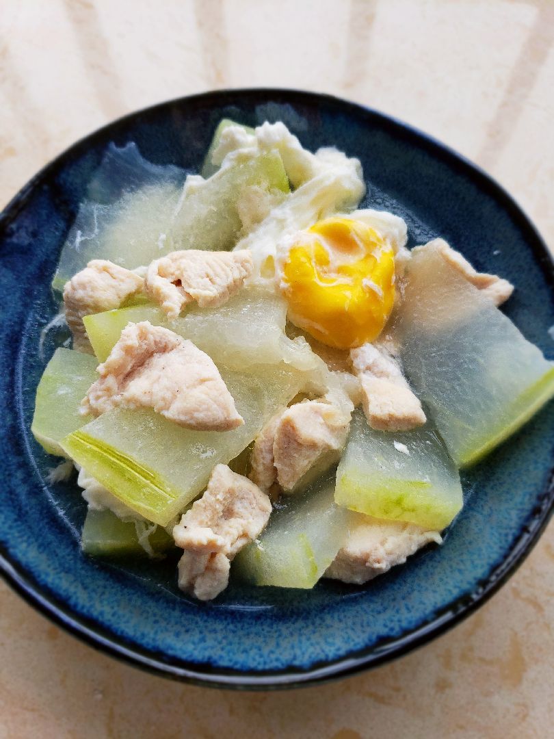 木耳肉饼 冬瓜鸡肉鸡蛋汤 杂粮饭  有人问鸡胸肉怎么吃,我天天换着