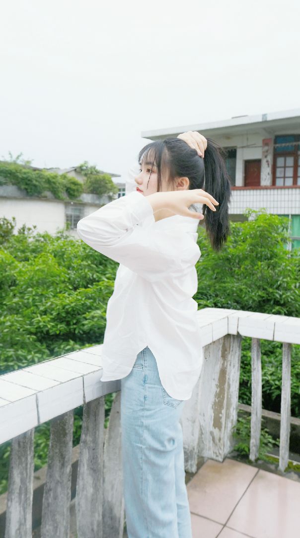 加油[吐彩虹][肌肉][卖萌]德纲! 成为挤进s号衣服里的女娃子