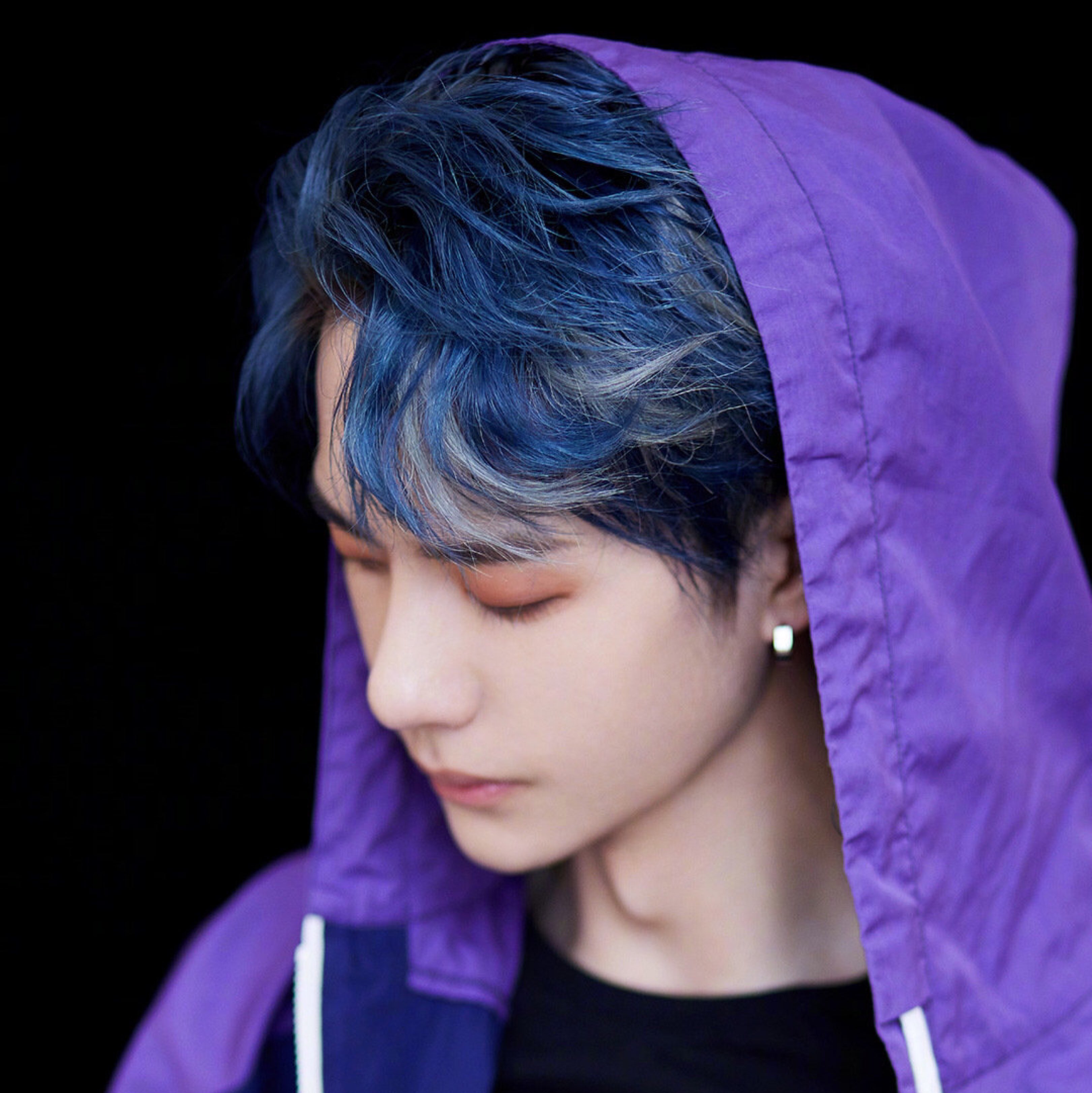 我把博子哥照片给tony老师看,跟他说,"我老公!这色!我!一毛一样!