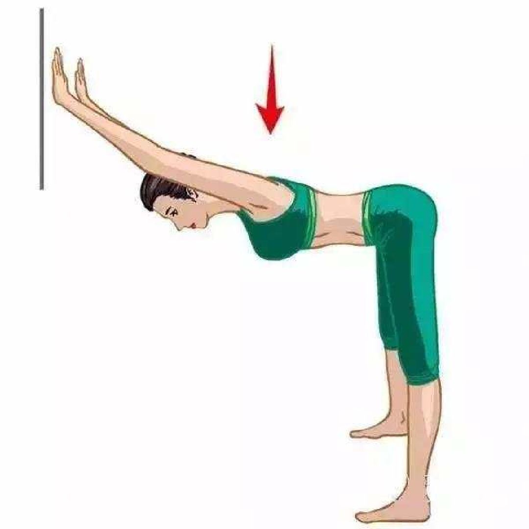 [手套赞]扶墙下压开肩手臂伸直与面部同高,扶墙下压,感受腋窝下后侧的