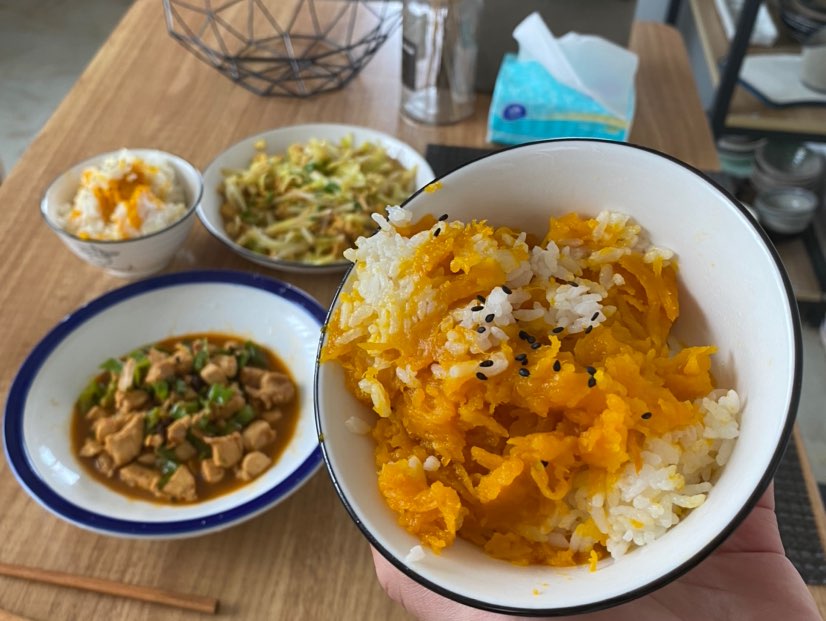 日常下午饭青椒鸡丁韭黄炒蛋紫薯馒头南瓜饭