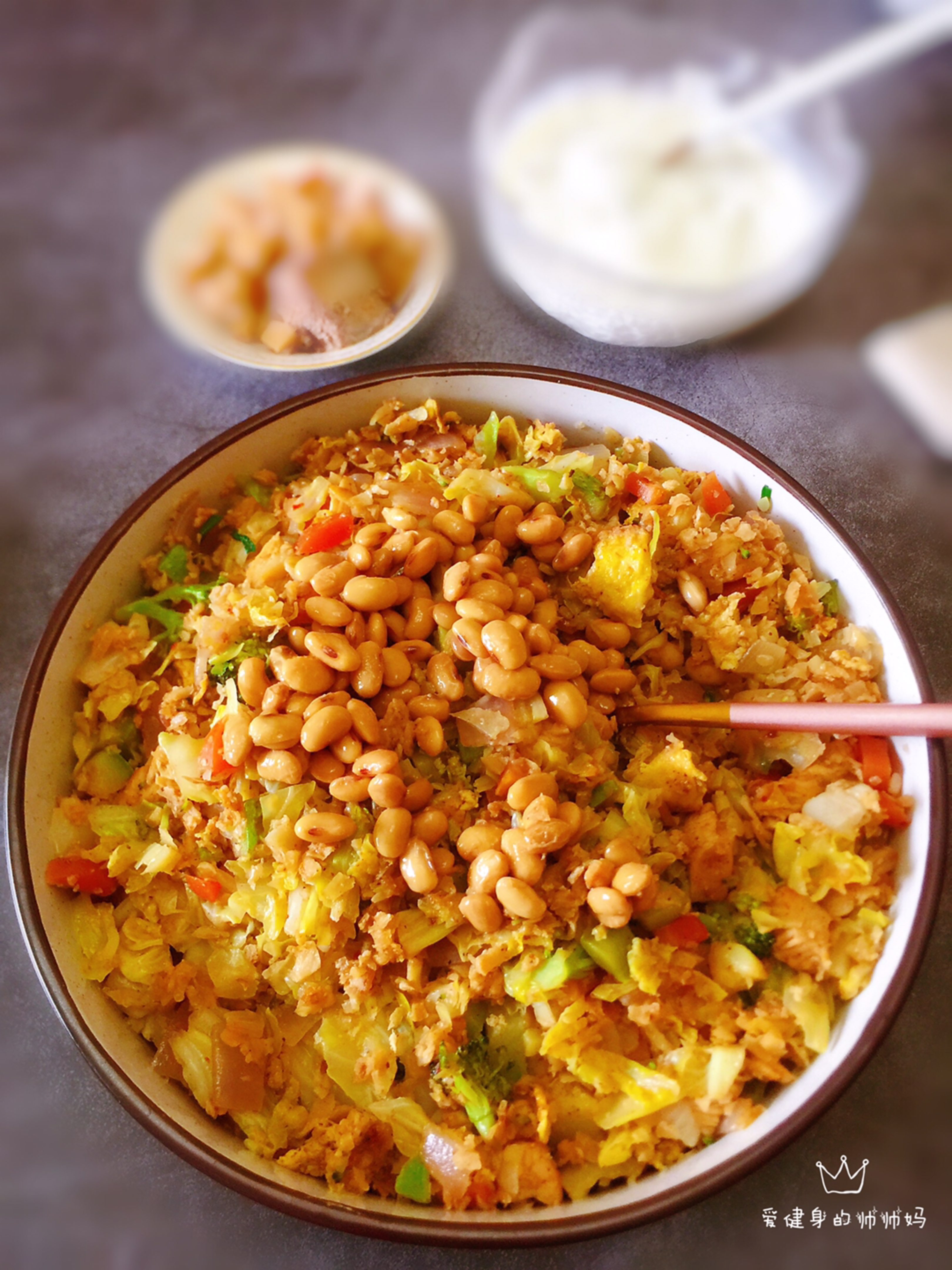 午餐打卡:无米鸡腿肉蛋炒饭77自制酸奶94无米蛋炒饭,其实就是一盆