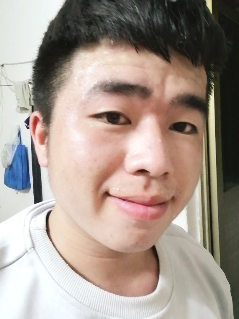 运动第二天,两节课程,差不多都做完了,加油,我会瘦成型男的