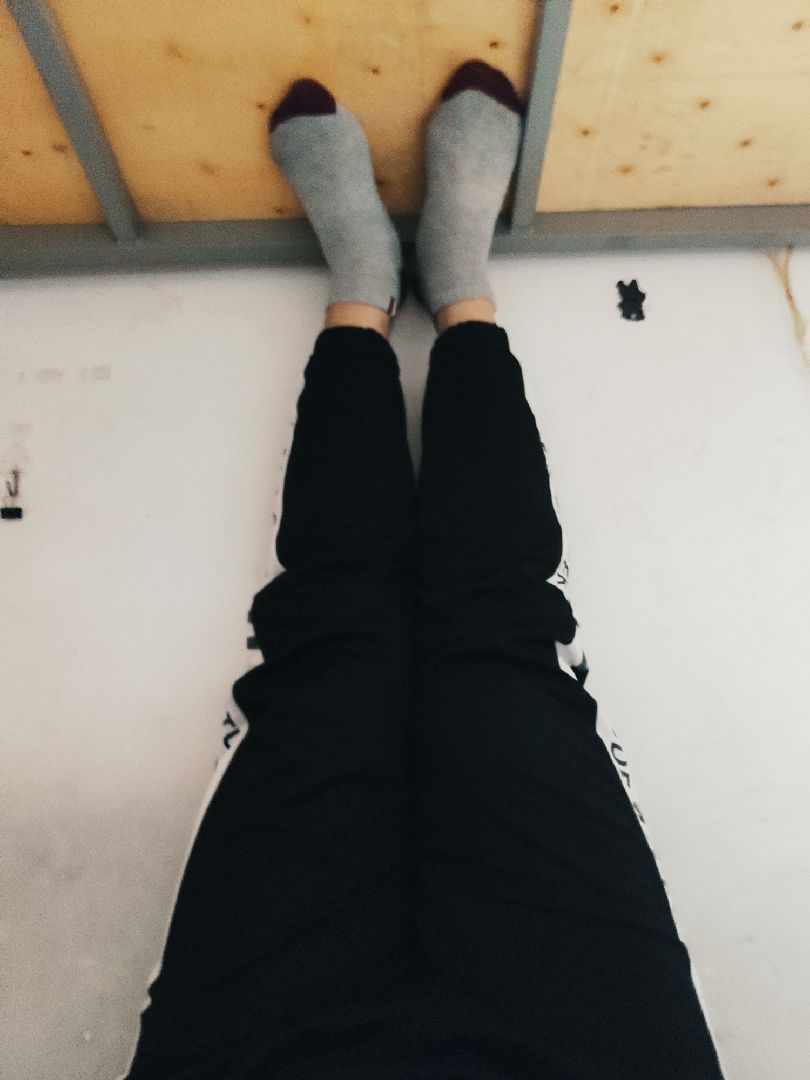 平躺在床上,腿抬起靠墙成九十度角,作用_keep