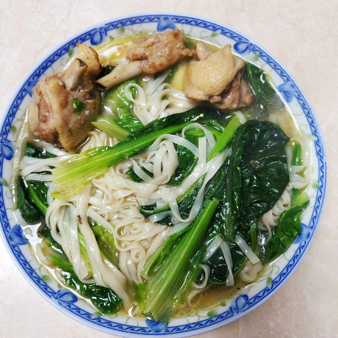 来自老妈的爱心投喂笋叶鸭肉面