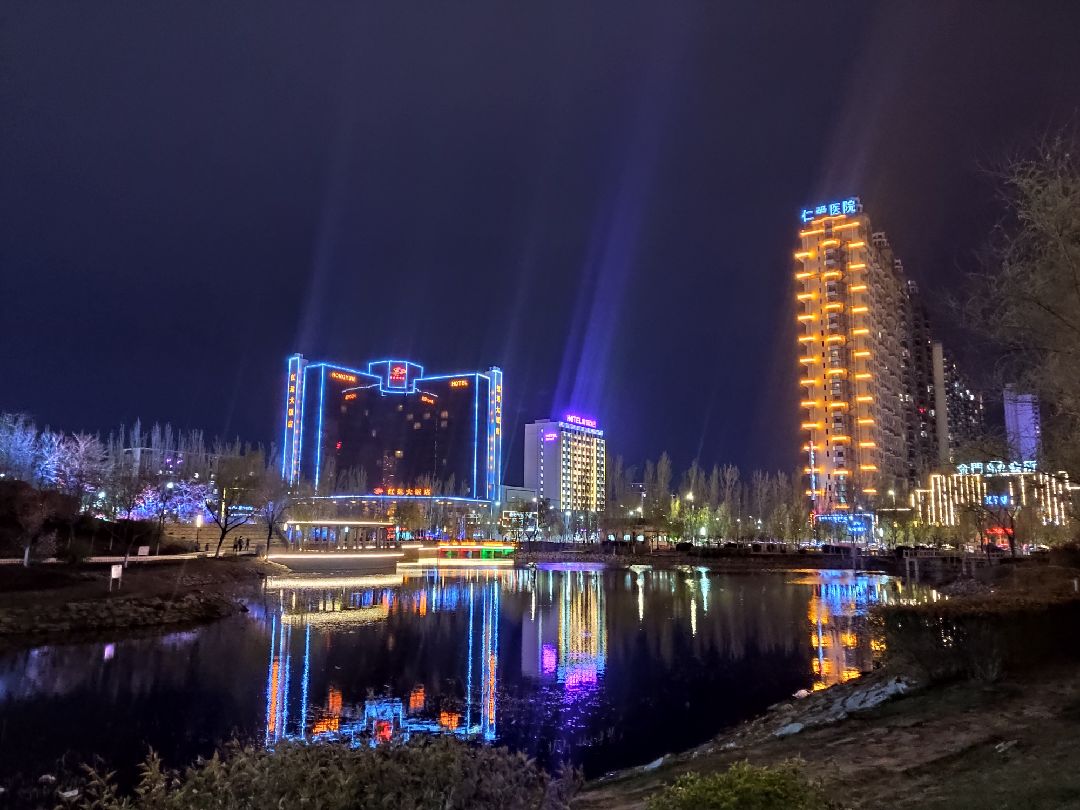 开始跑步整整一年,今晚纪念一下,一年中经历很多难忘