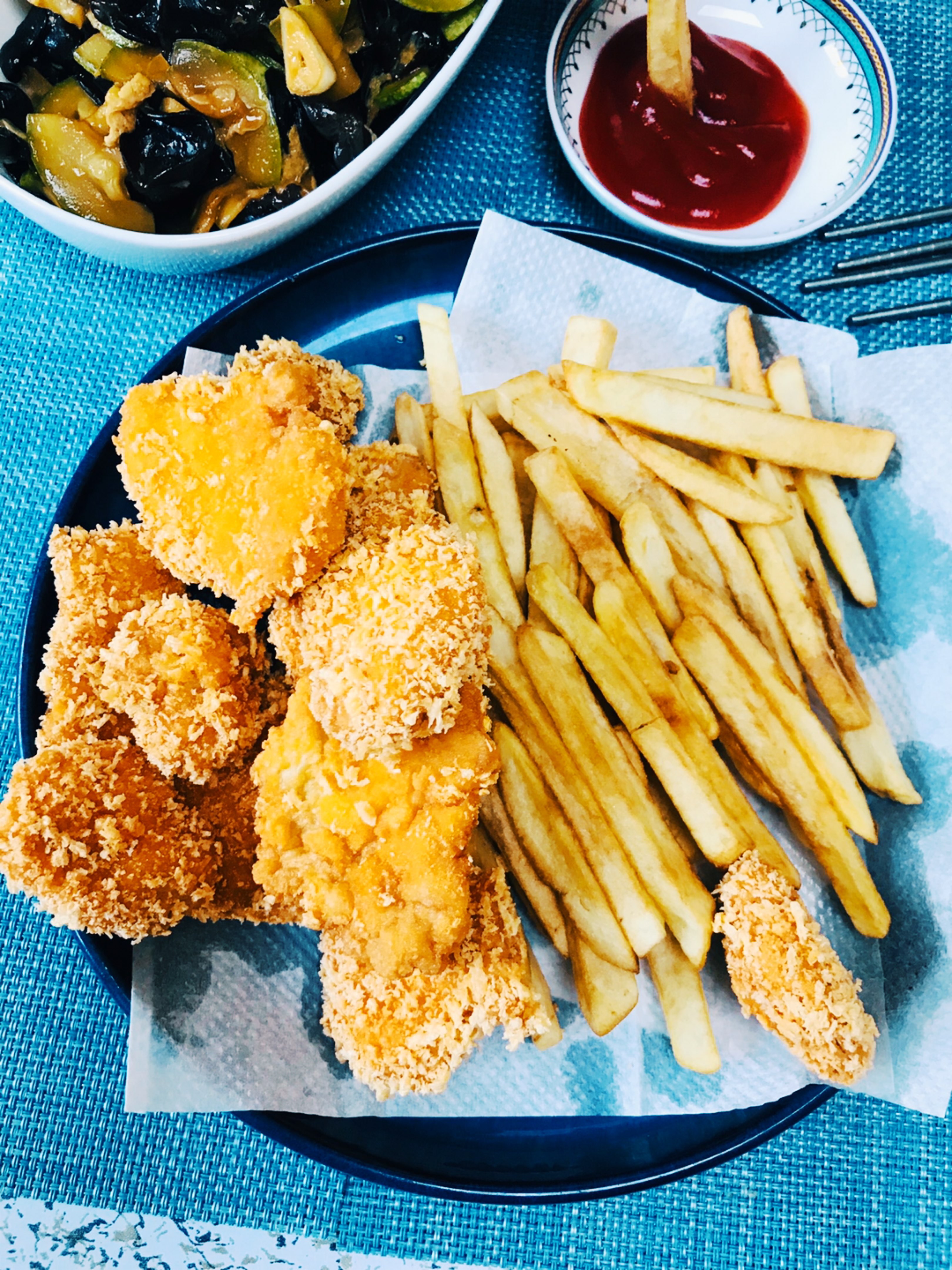 还在继续中儿子跟我吃了一周以上食物锻炼了一周今天要求吃薯条炸鸡