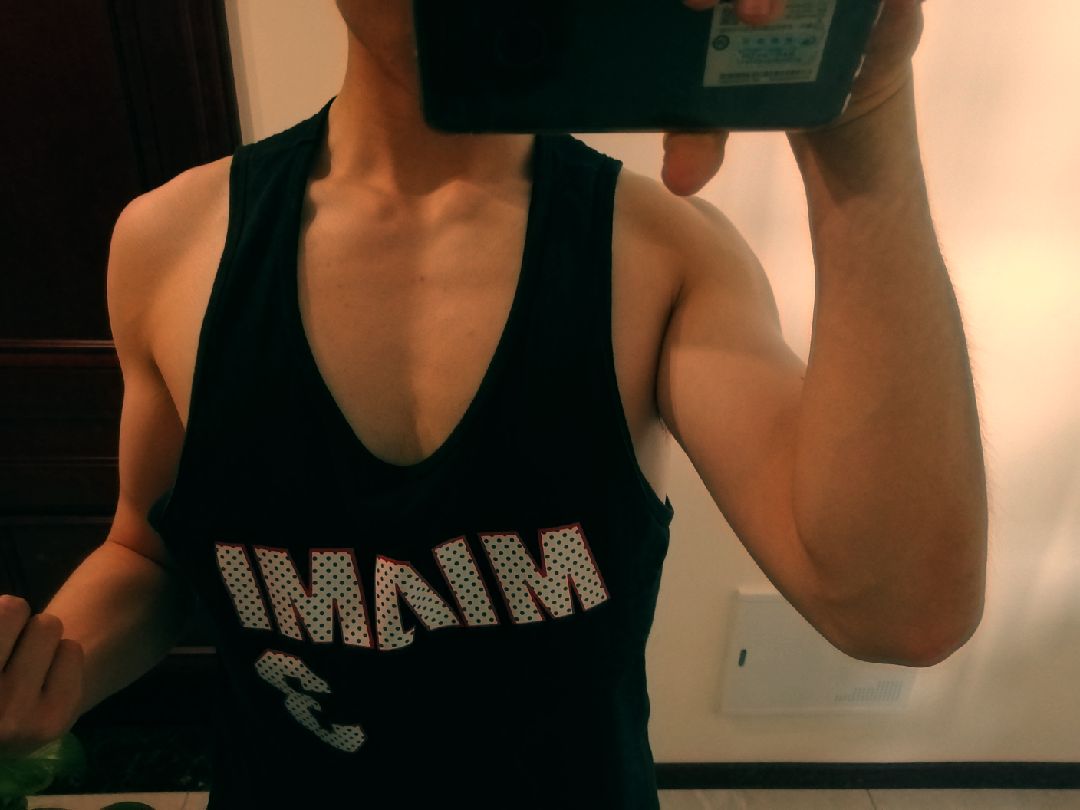 4kg 立即参与  完成 徒手胸肌训练初级 第56次  用 live 模式实时