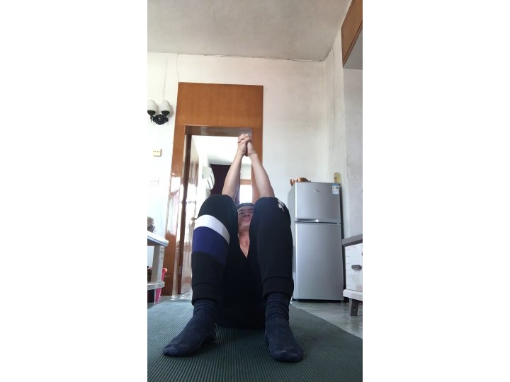 字支撑转体1x10v 字对抗支撑1x20"支撑侧提膝1x12仰卧交替抬腿1x20"时