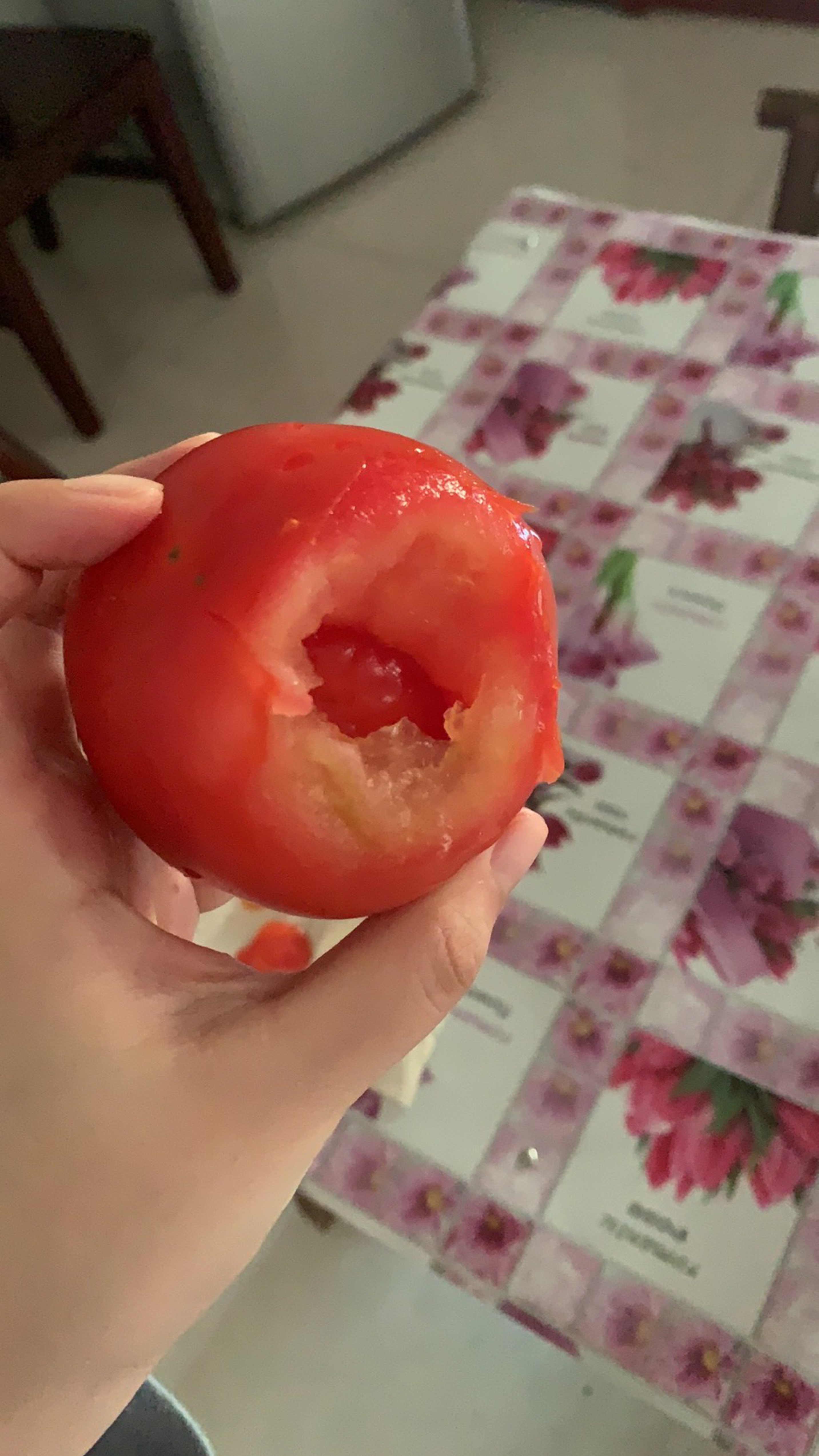 太硬了西红柿 牙要嗝掉了