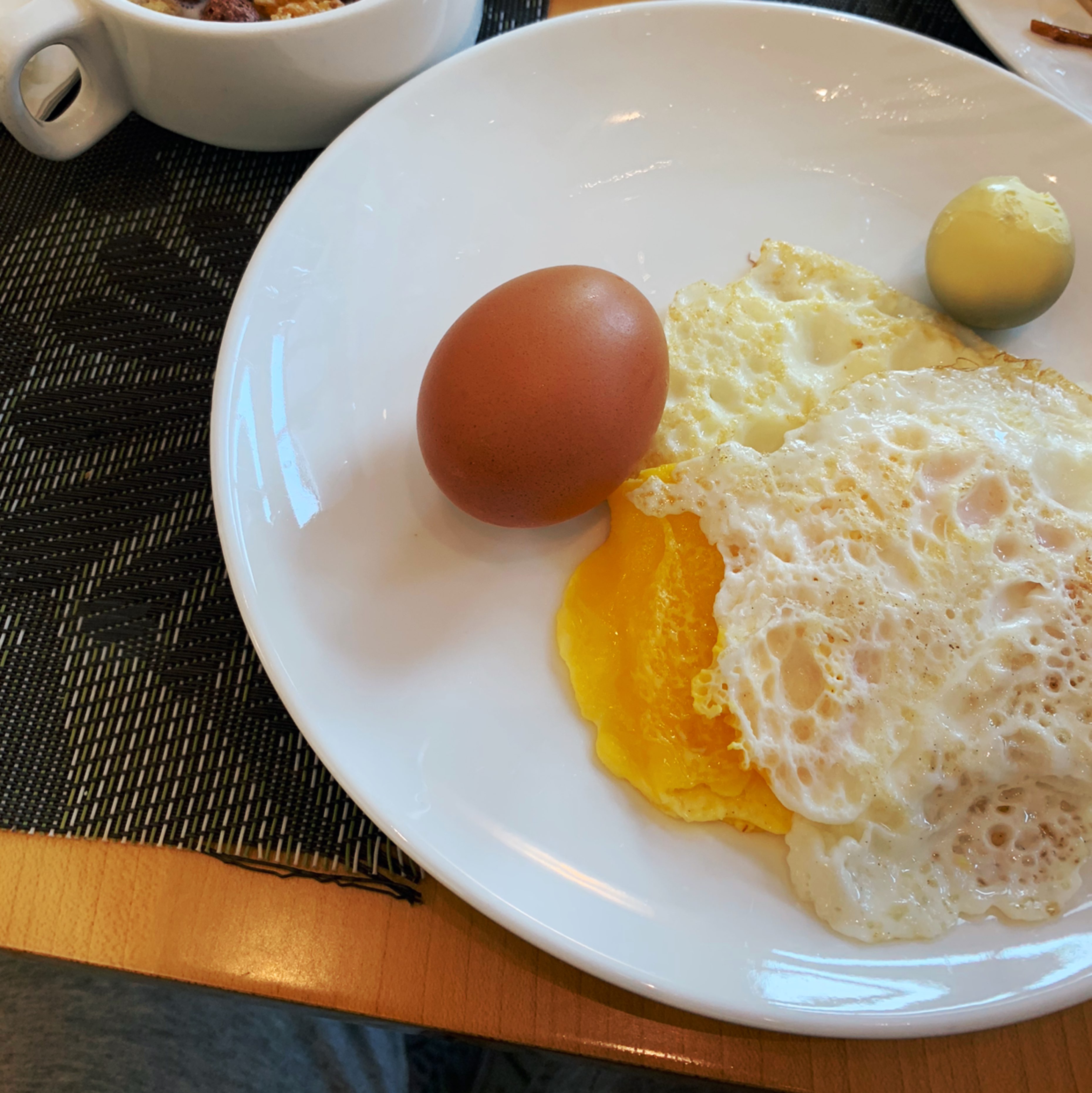 主要就是谷物,牛奶,鸡蛋… 一大堆琳琅满目咖啡鸡蛋早餐图片早餐鸡蛋