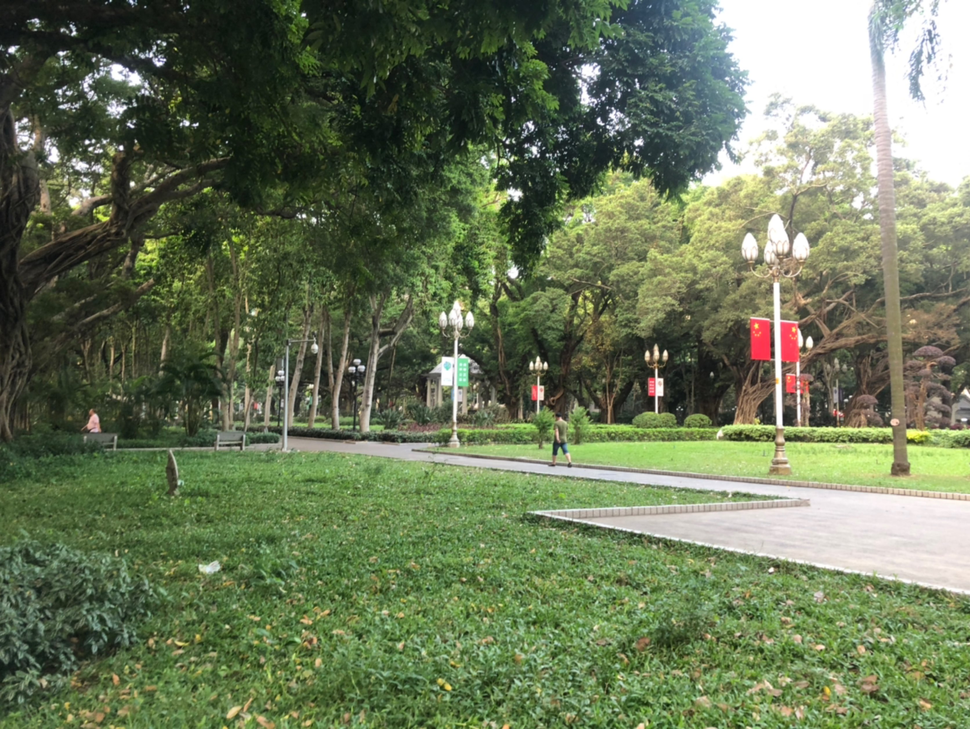 一条新的跑步路线,绕人民公园4圈4公里,来回各1公里,全程6公里