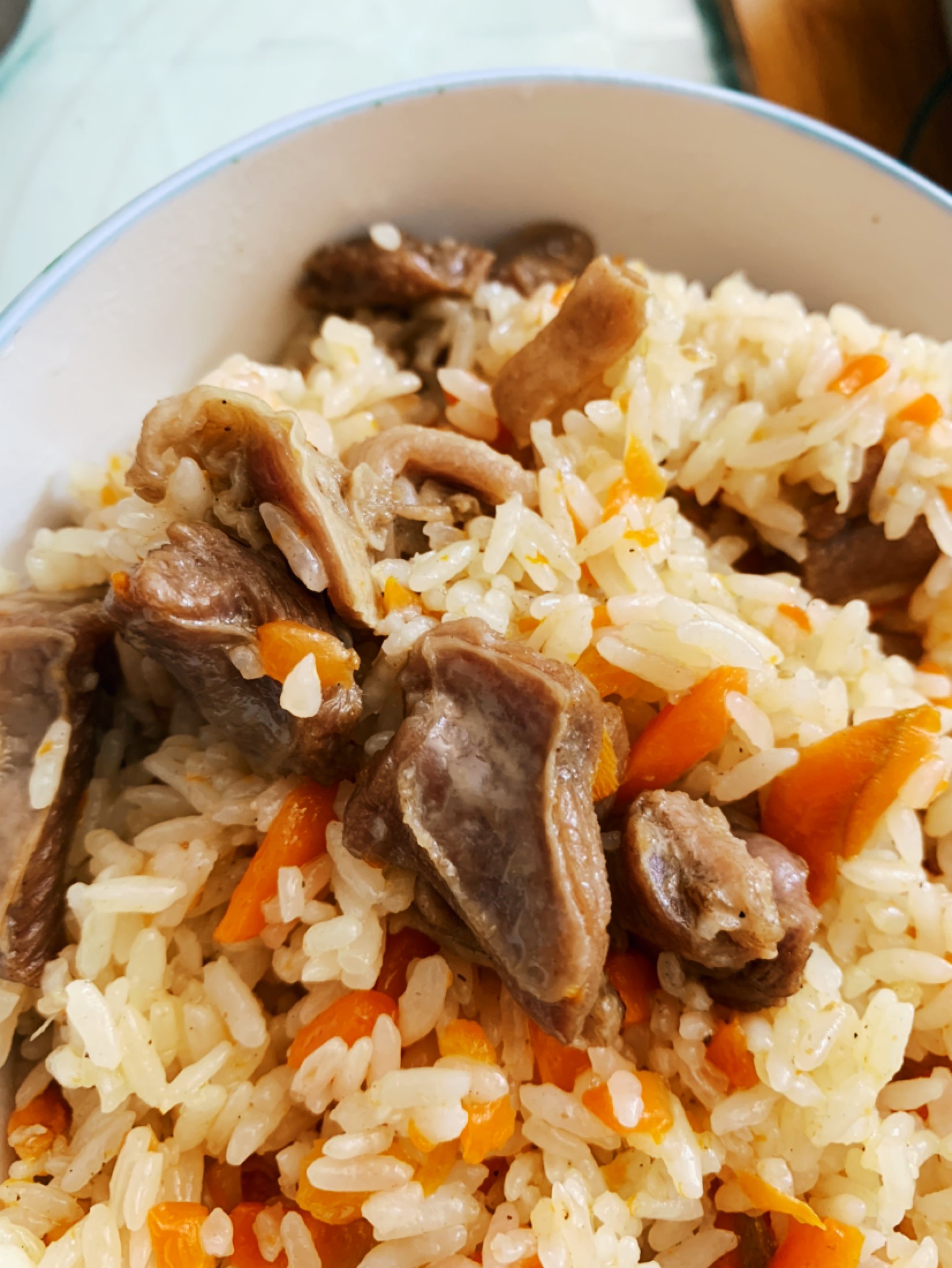 今儿配速不快,但跑的很稳,腿没有任何不适,绝对正宗的新疆手抓饭,用的