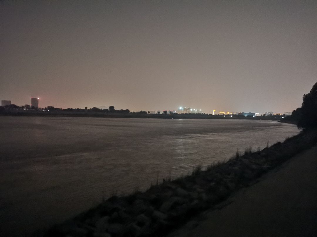 凌晨河边图片图片
