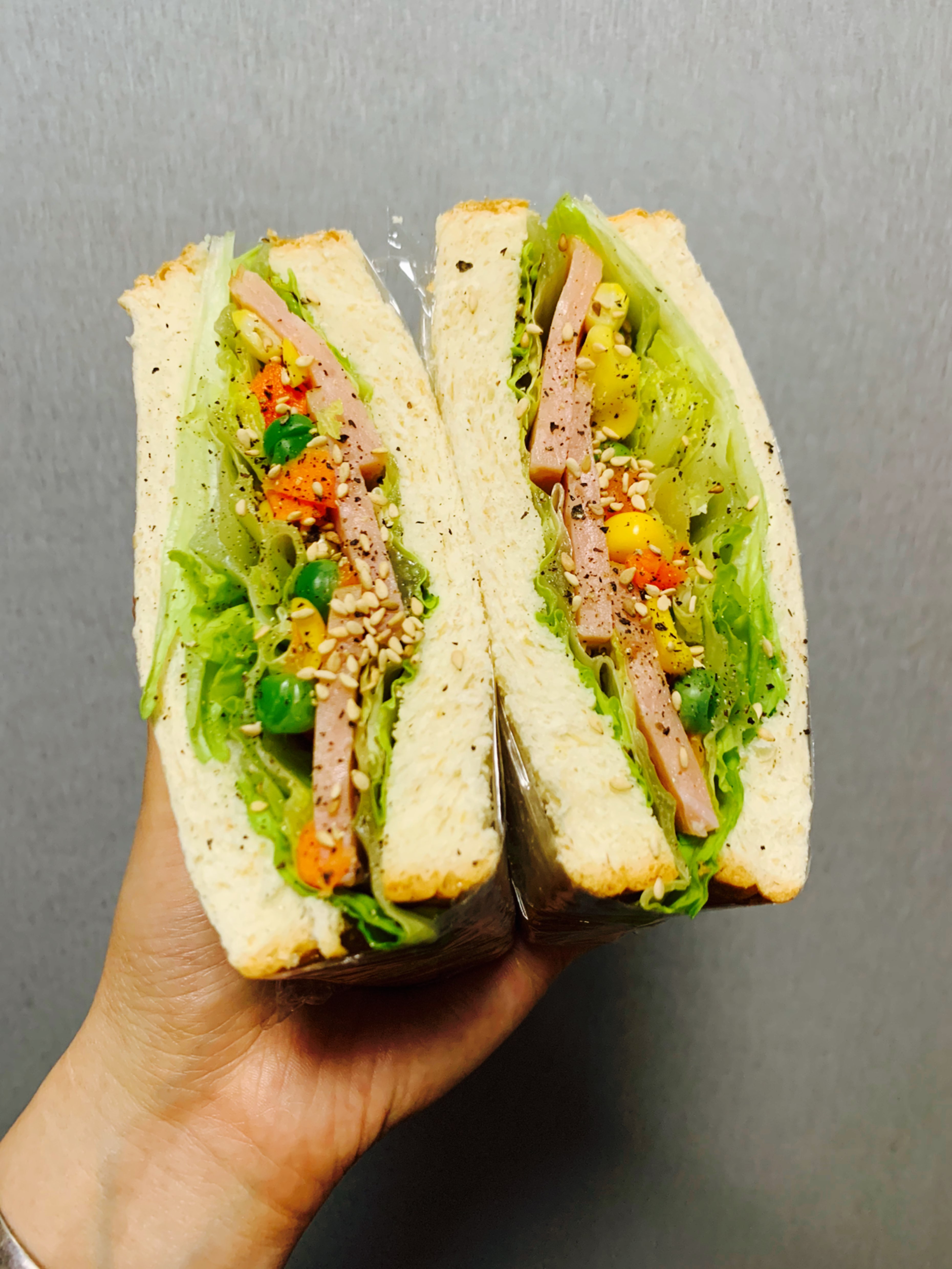 松仁猪热竺姘三明治牛奶图片全麦面包   蔬菜水果沙拉猪肉三明治