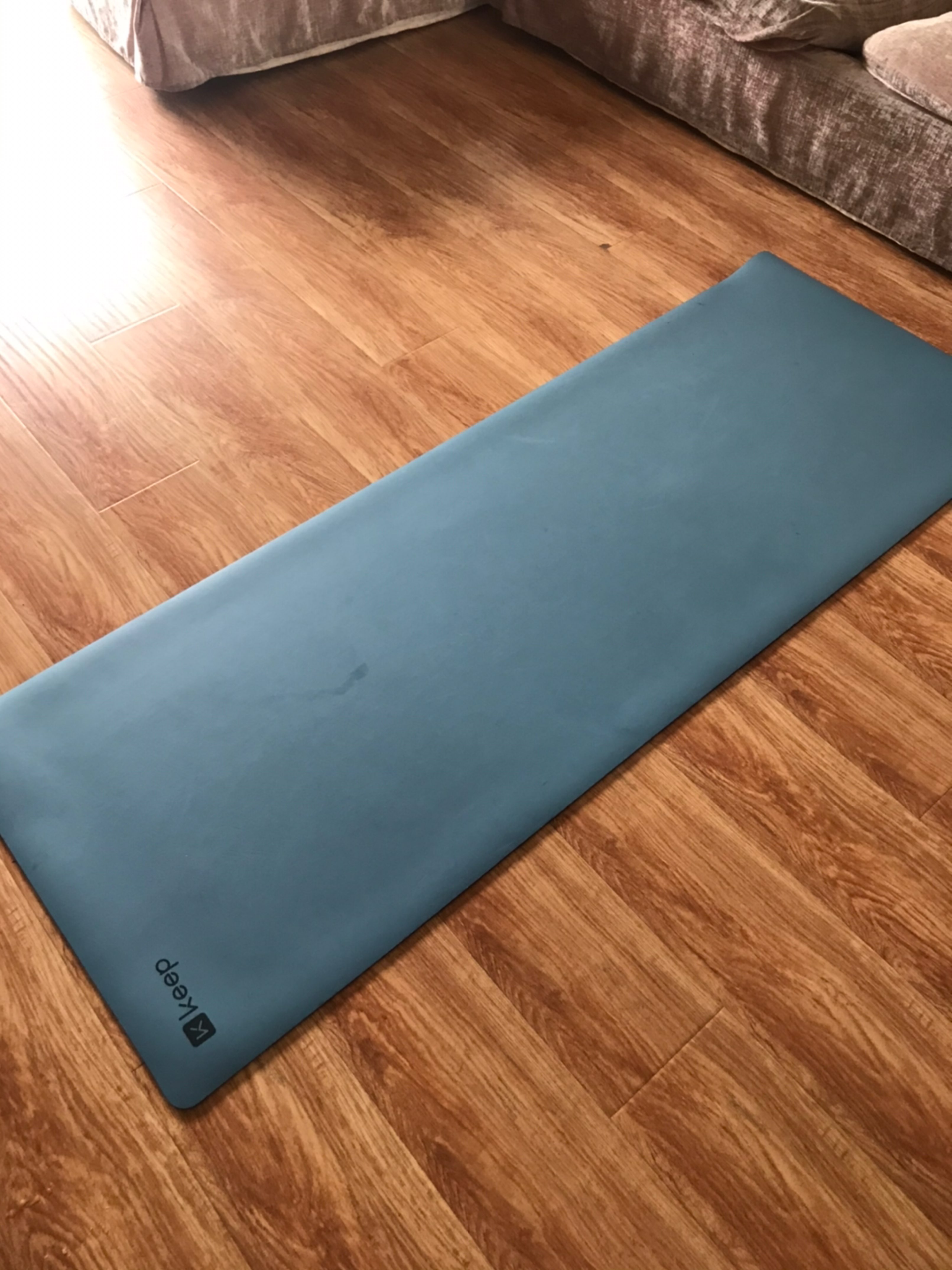 第一次在keep上买瑜伽垫,价格实惠,质量也非常不错,基本没有异味,而且