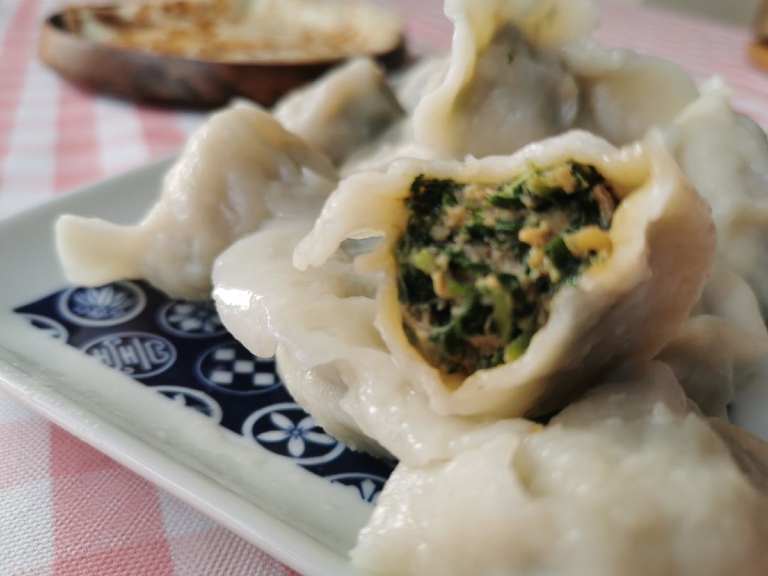 早餐 饼子 酱肉 热奶杯 杏仁菜饺子我家先生说娃返校后他的伙食就变样