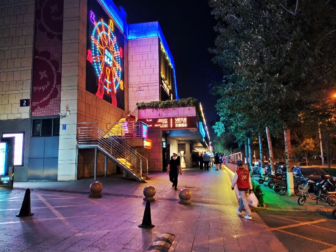 3公里, 2小时7分35秒  完成 长楹天街  开启跑步实况 精彩动态 很多小