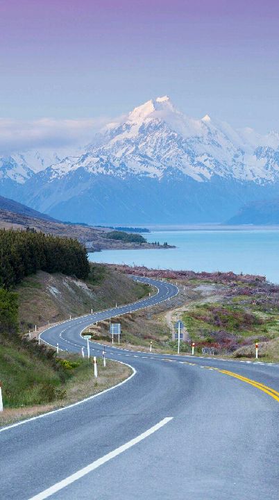 幸福是条路,前行需要思考,后退需要勇气,攀登需要实力,转弯需要智慧.