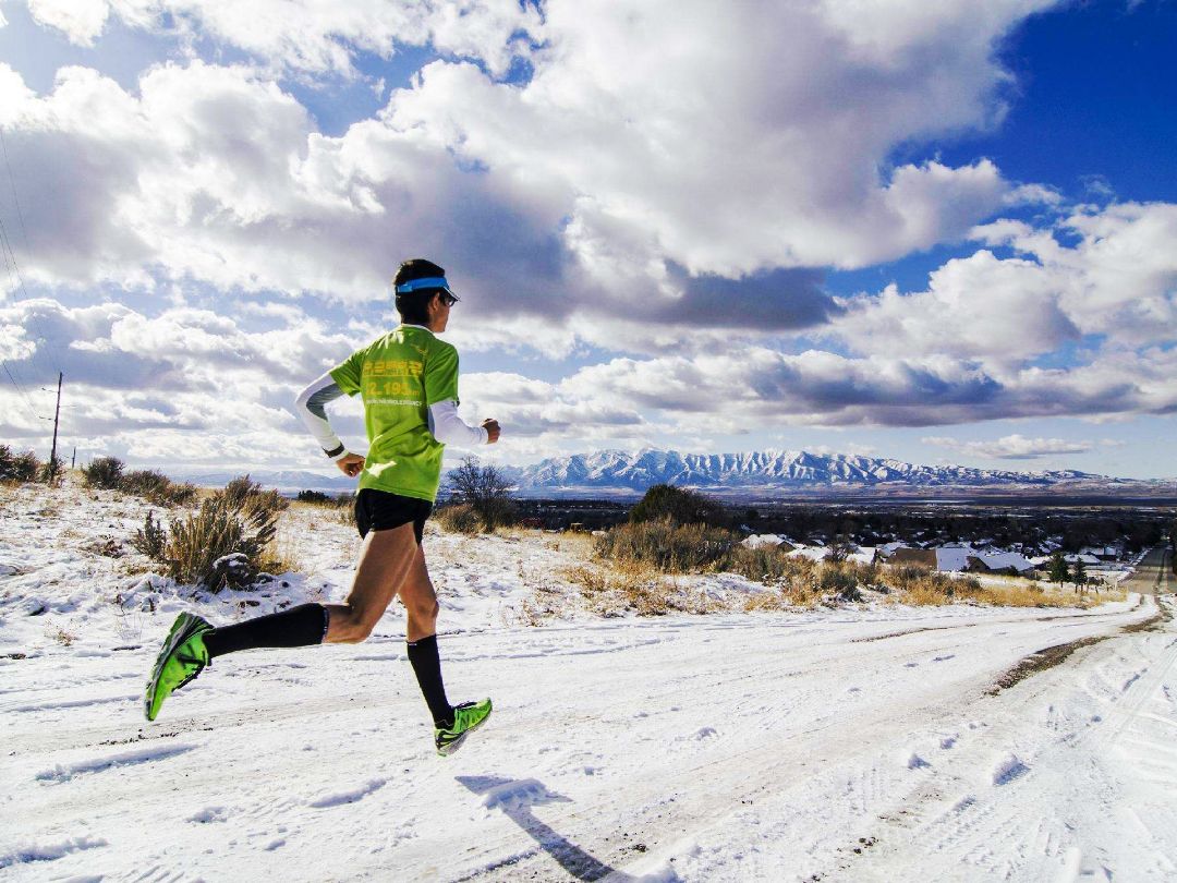 我们以为一直在往前奔跑,越跑越兴奋,直到光线明亮的瞬间才发现,我们
