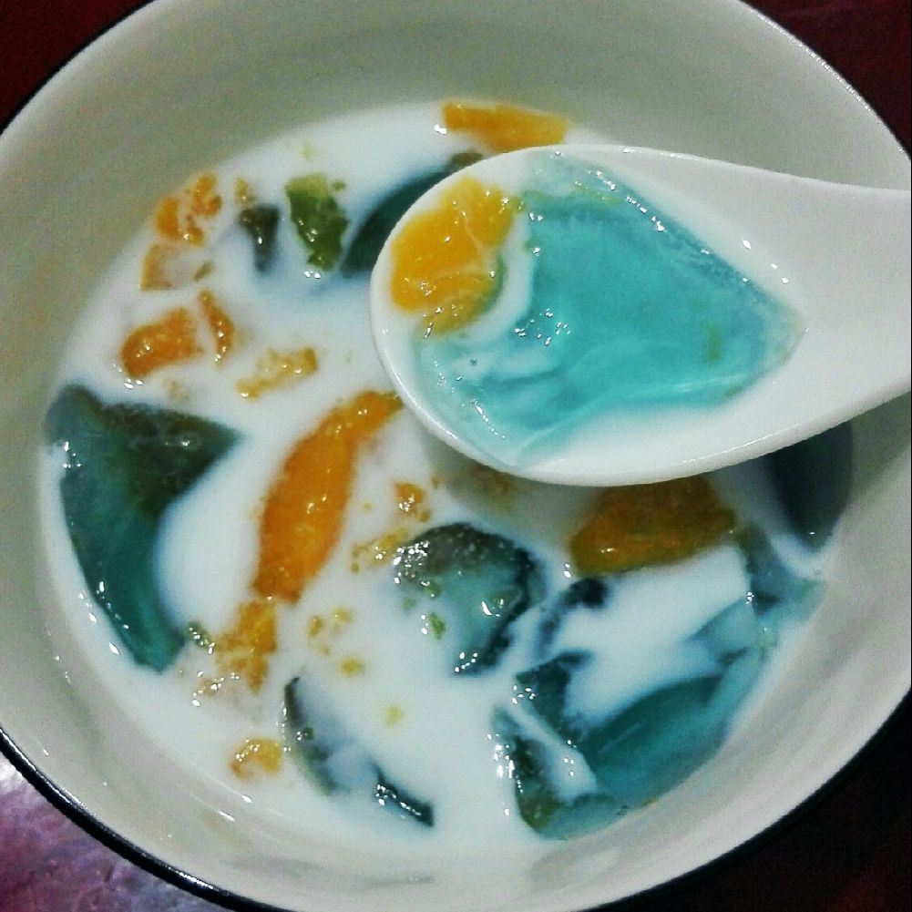 夏天必吃的冰粉粉,蓝色(蓝蝴蝶)黄色(芒果),蜂蜜,牛奶_keep