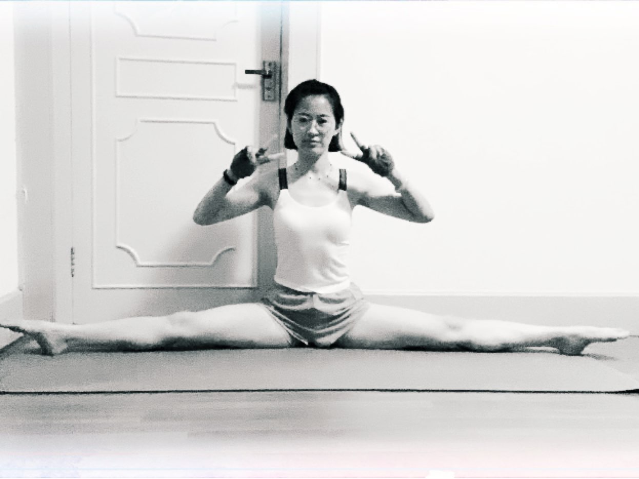 劈叉女生横叉一字马百样裸体一字马横叉横叉一字马横叉一字马手背后面