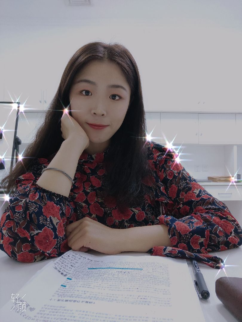 认真工作的贝拉老师