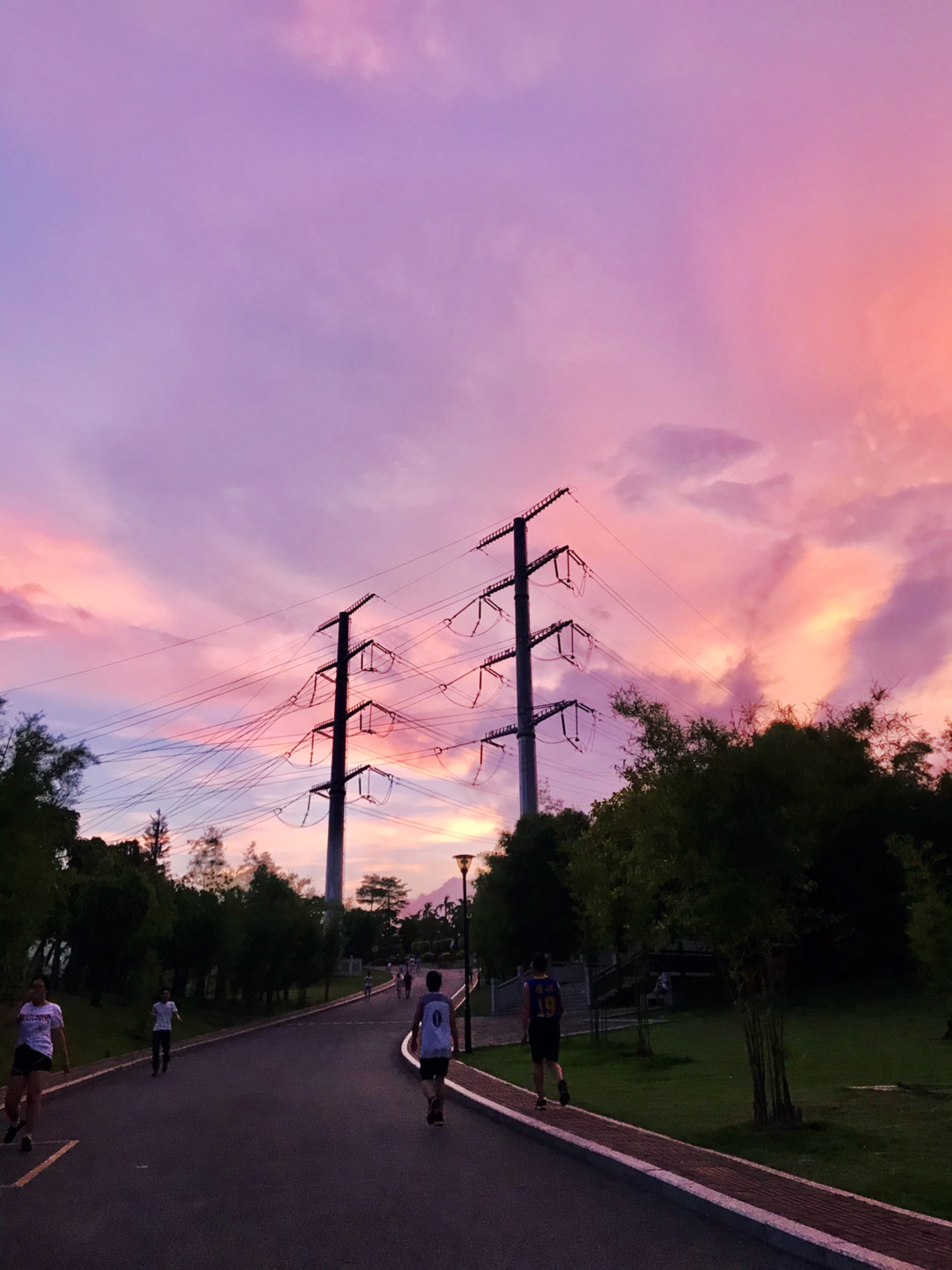 这粉红色的夕阳 竟然是下大雨的前奏