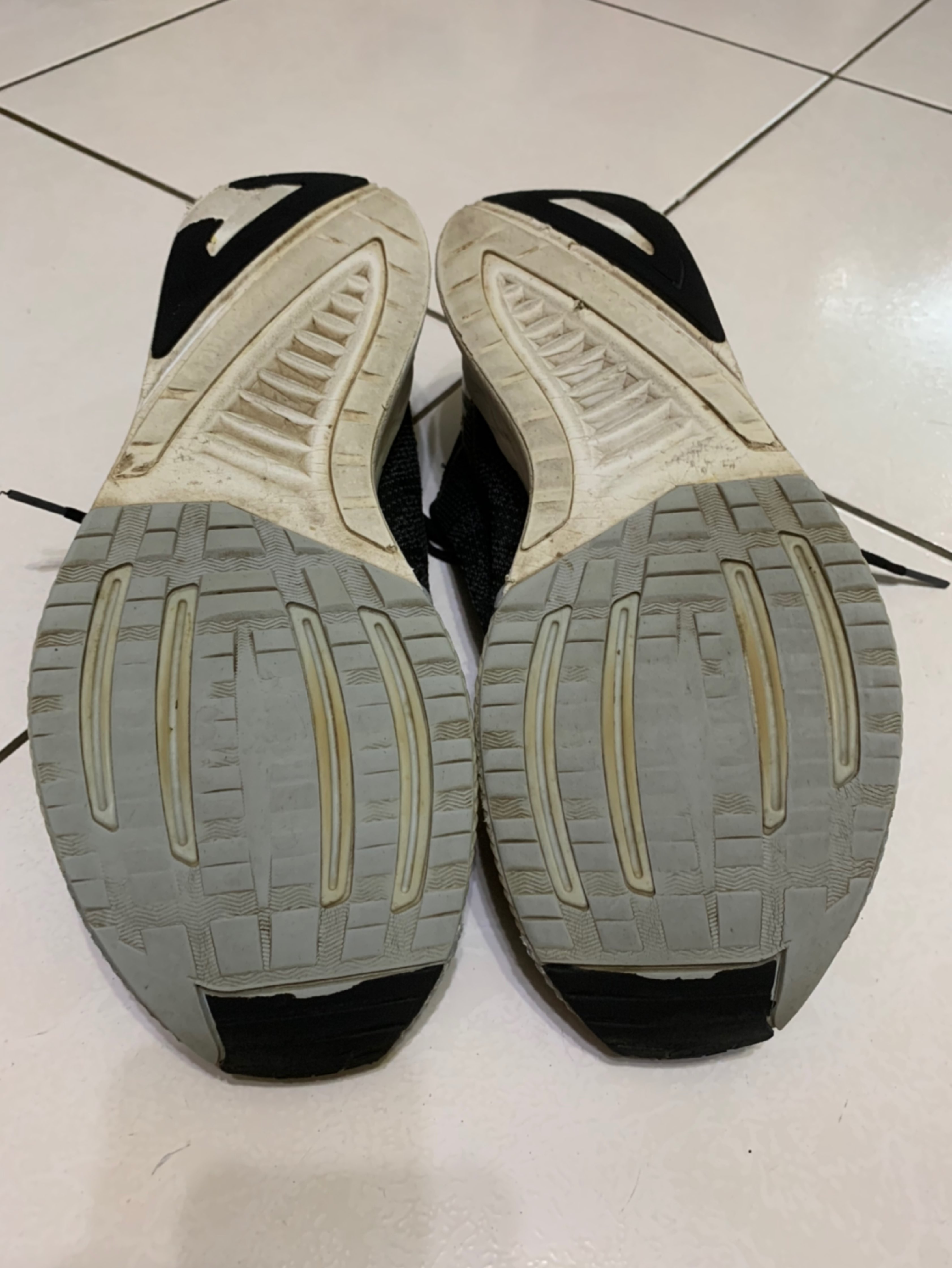 感谢nb跑鞋过去一年的陪跑,鞋底磨损严重,如今功成身退