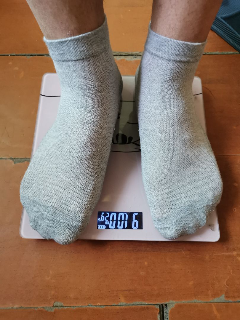 第七天,晚上控食 夜跑,今天五公里,速度有增加,早晨体重91公斤,自我