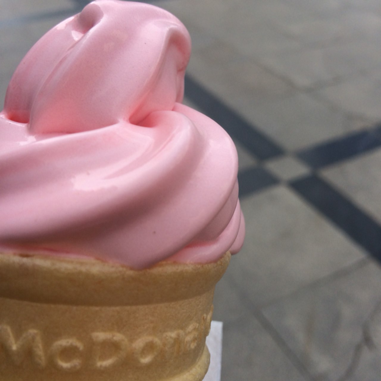 那么多李子还没吃过怎么就没了 去搜搜杨梅 实在是太渴了想白桃甜筒了