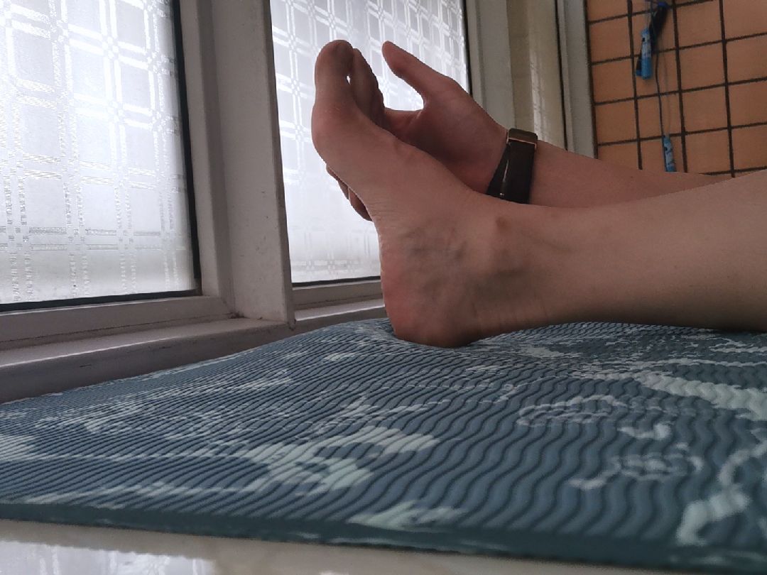 x10 左腿弓步提膝 1x10 俯身慢速跨步登山 1x16 跪姿左侧大腿前侧拉伸