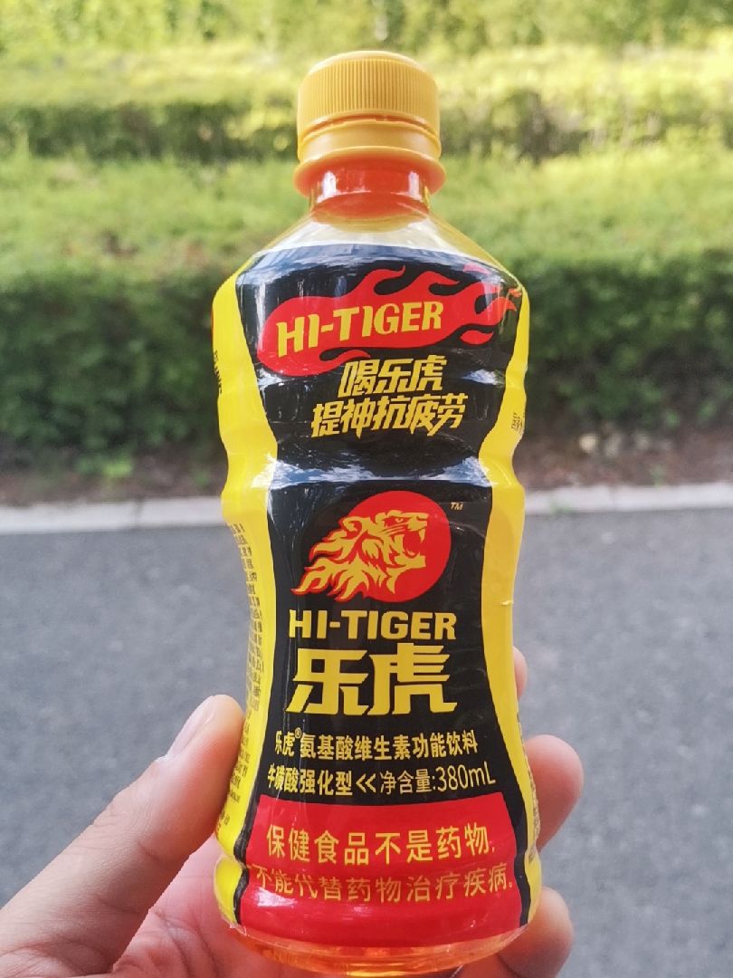 什么叫梨花带雨,就是在梨花园里跑着跑着,飘雨了,没一会儿居然停了.