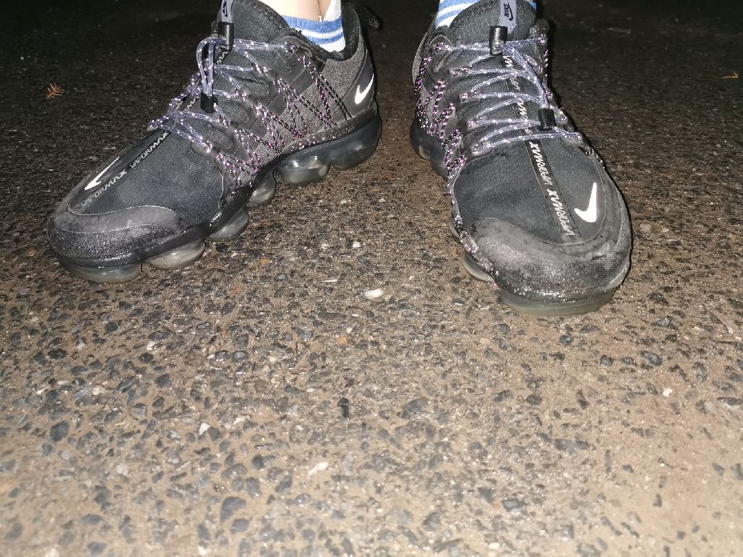 把水坑跑干了 把鞋跑湿了