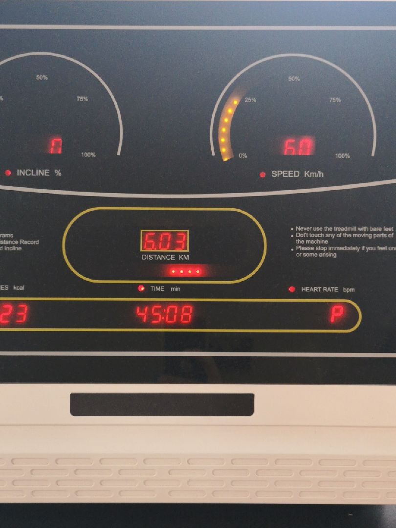 不喜欢跑步机.不过外面太晒了