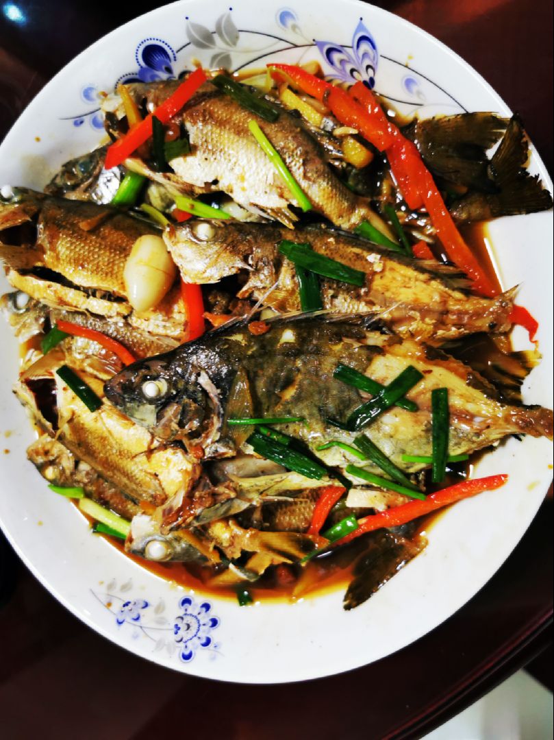 今晚红烧胡萝卜酱鸡翅和红烧鱼,nice