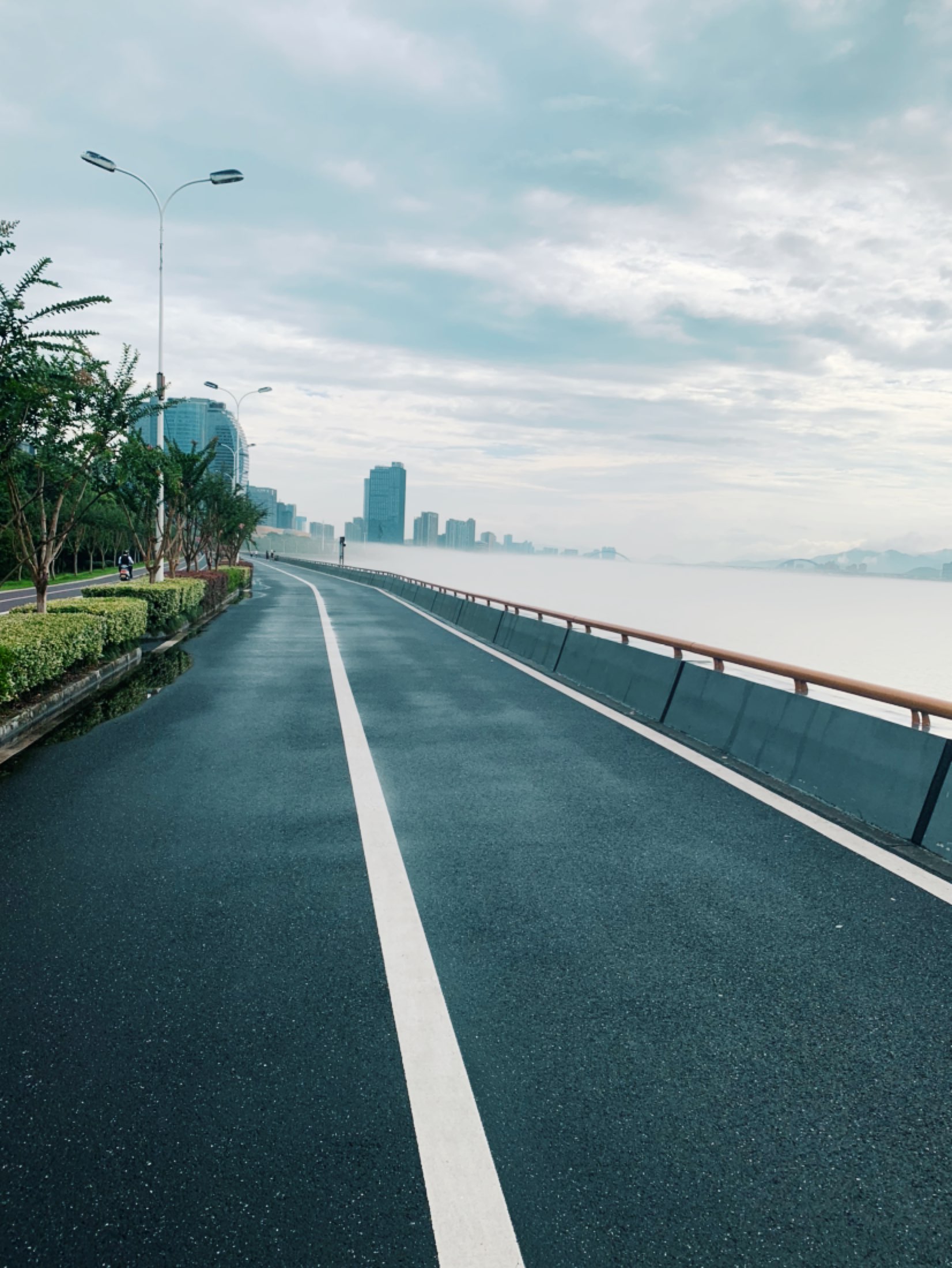 滨江这个跑道太适合跑步了 [哈哈]