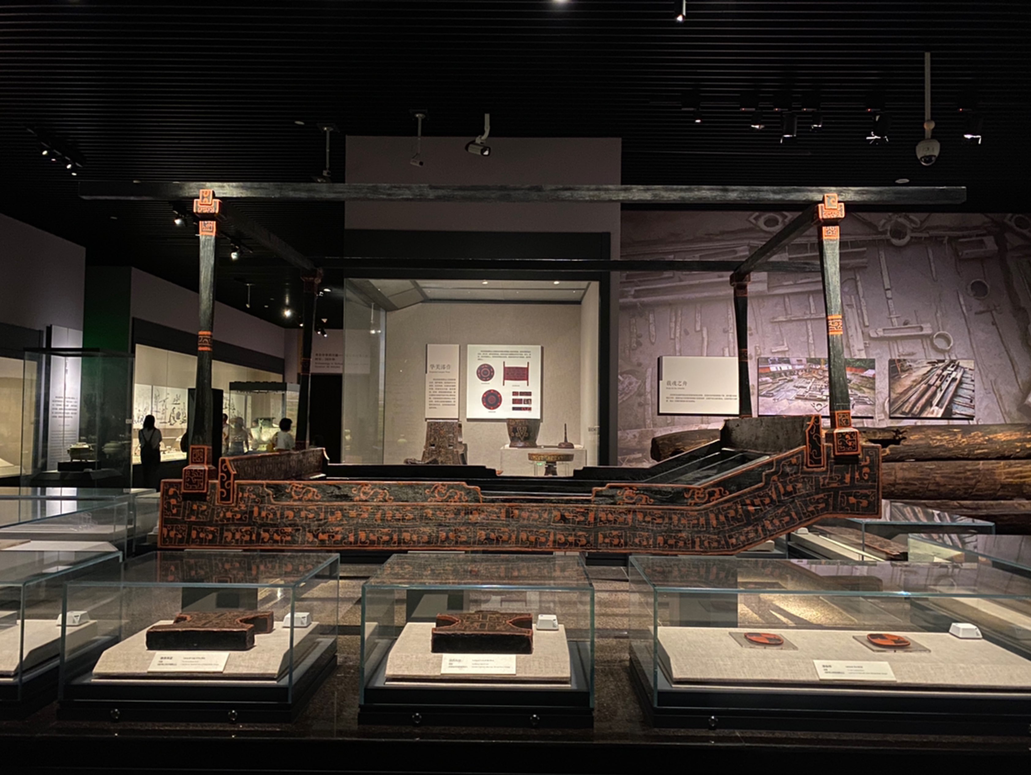 嘻嘻今天去了四川省博物馆,上了2节感兴趣的英语课,吃了人民公园对面