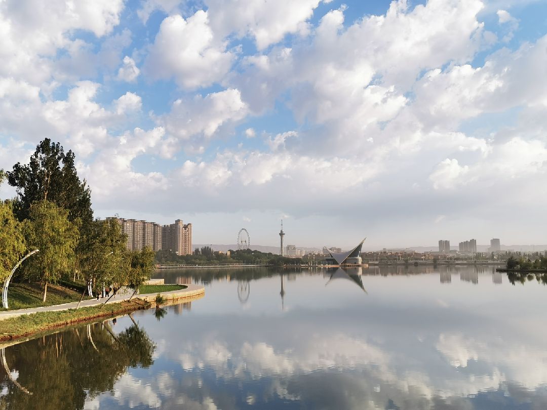 巴尔喀什湖东边图片